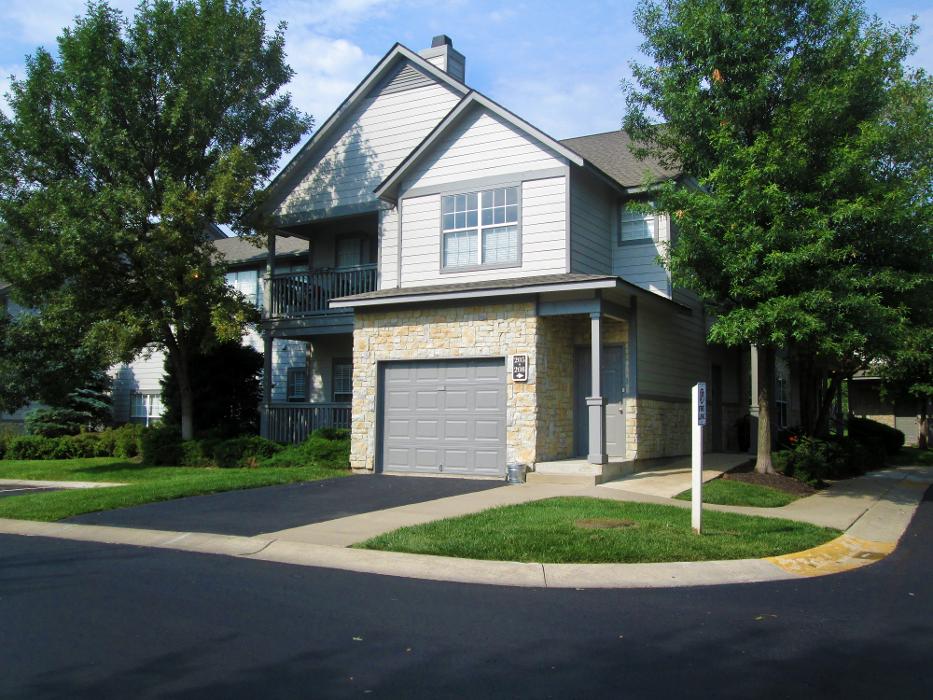 Sandstone Creek Apartments - Overland Park, KS