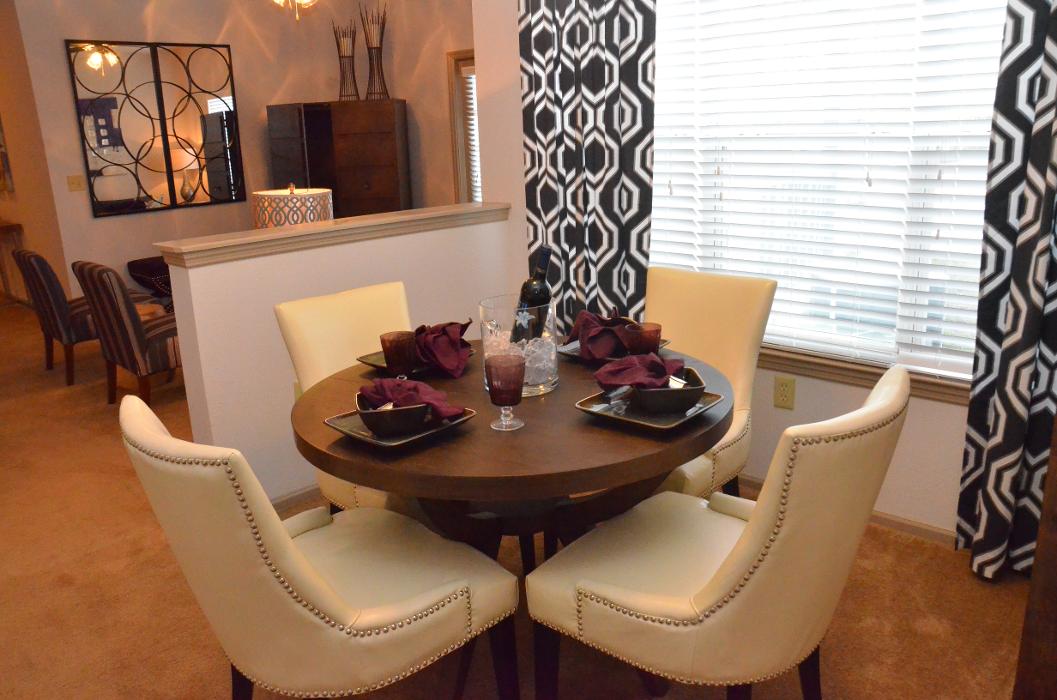 Sandstone Creek Apartments - Overland Park, KS