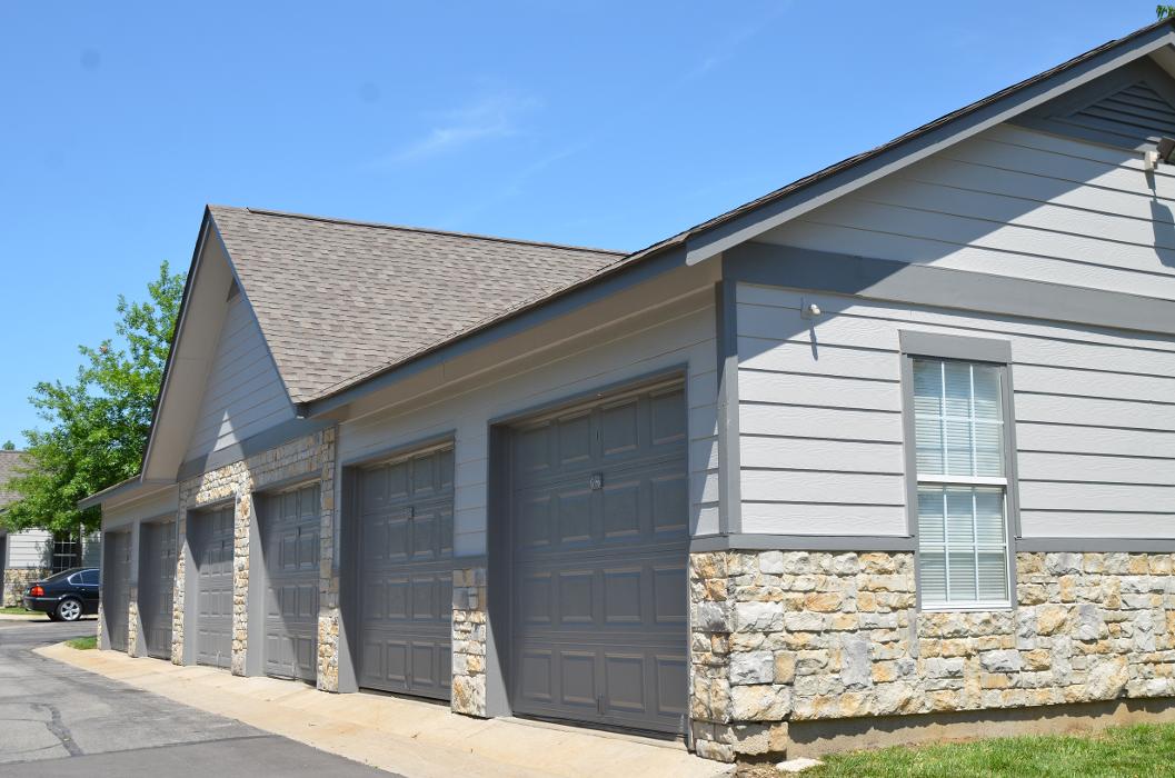 Sandstone Creek Apartments - Overland Park, KS