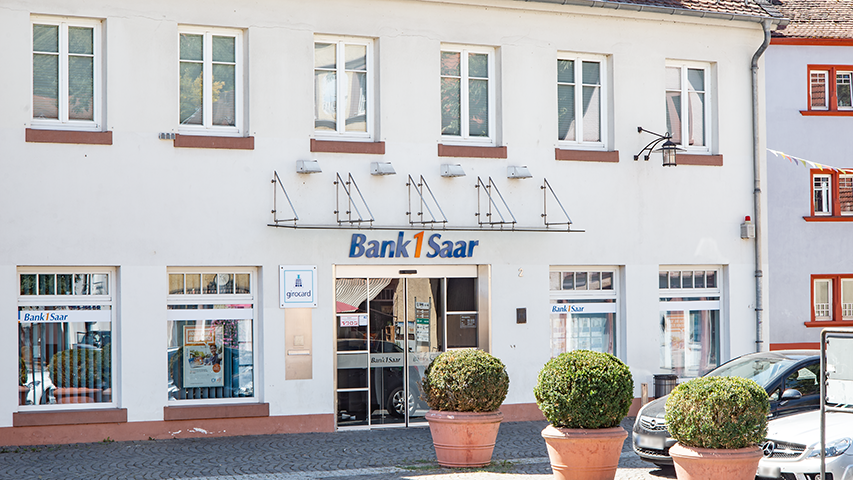 Geldautomat Bank 1 Saar eG Filiale Ottweiler, Schloßhof in Ottweiler