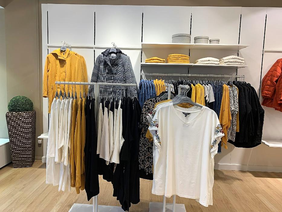 Ulla Popken | grandes tailles | Fribourg, Rue Saint-Pierre in Fribourg