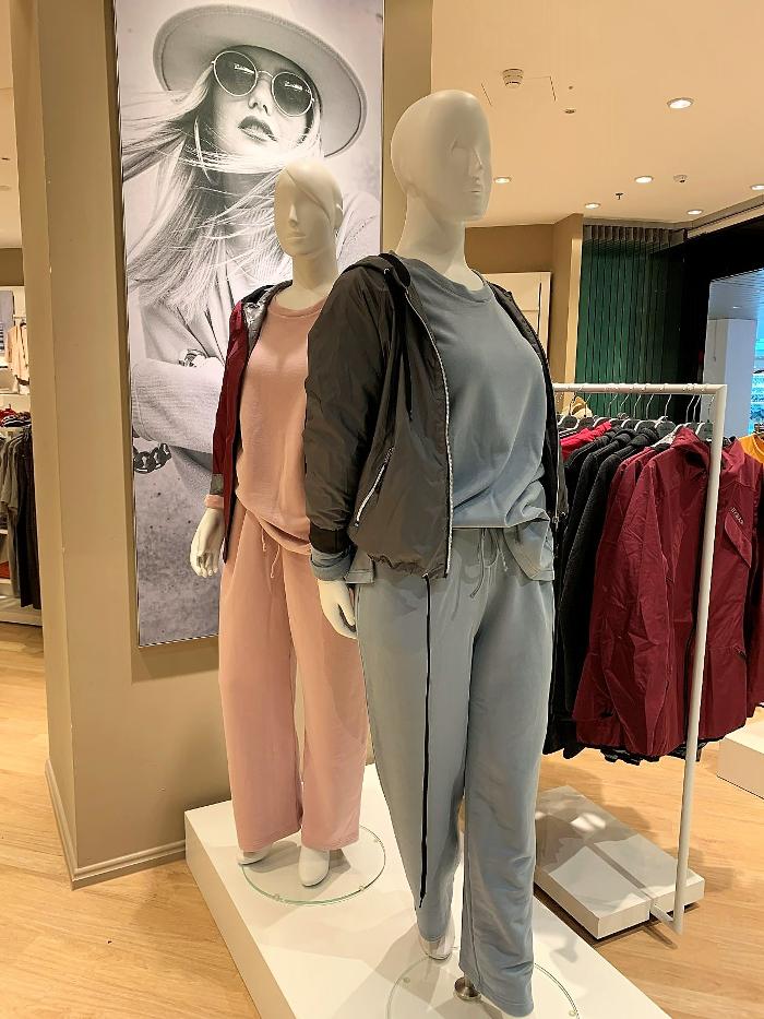 Ulla Popken | Große Größen | Ibach, Mythen-Centerstrasse in Ibach