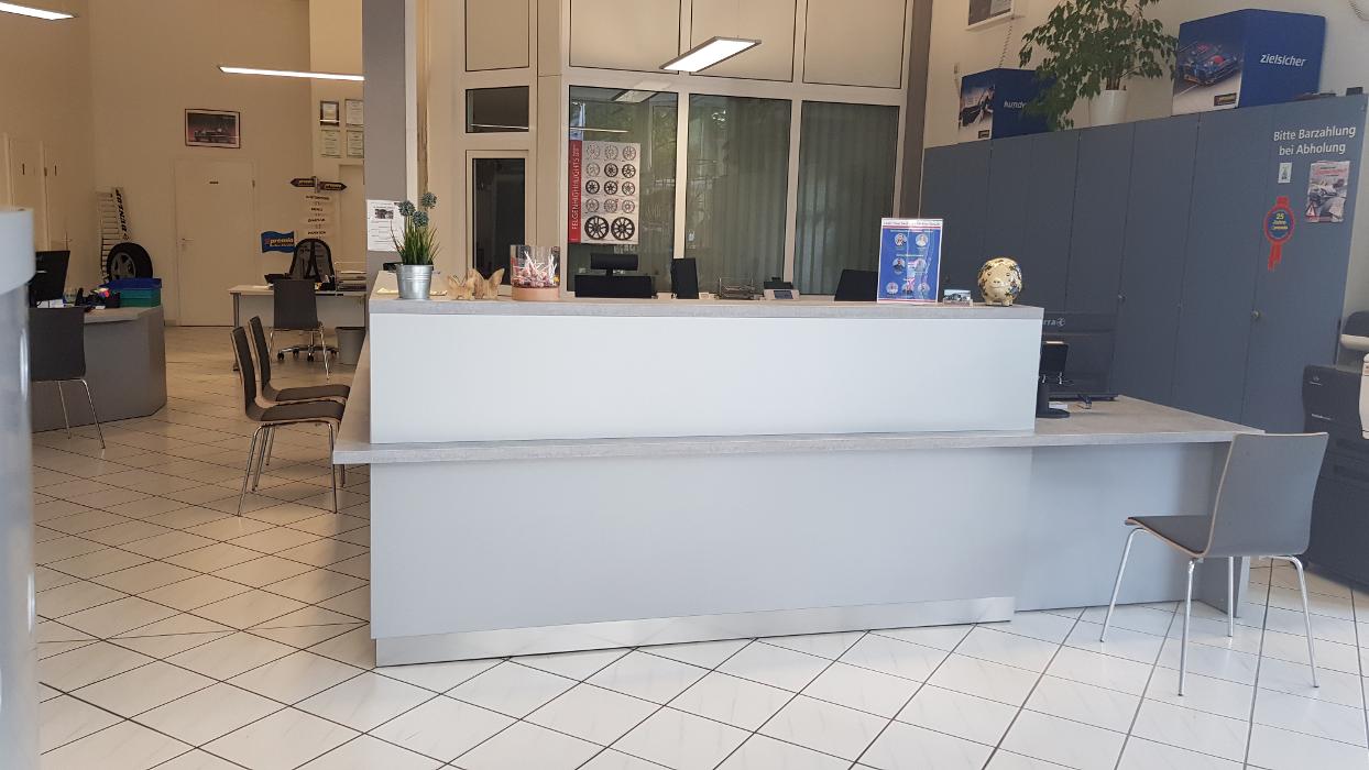 Premio Reifen + Autoservice Koops GmbH, Heinrich-Hüdig-Straße in Celle