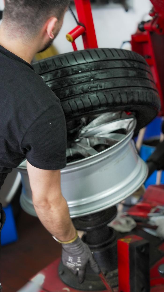 Premio Reifen + Autoservice Lankenau & Kurtze GmbH, Heidlerchenstraße in Bremen