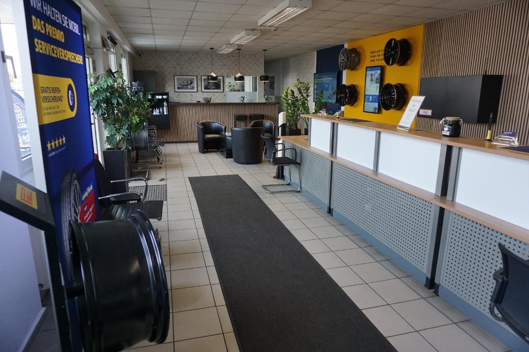 Premio Reifen + Autoservice Reifen Jens GmbH, Höherweg in Düsseldorf