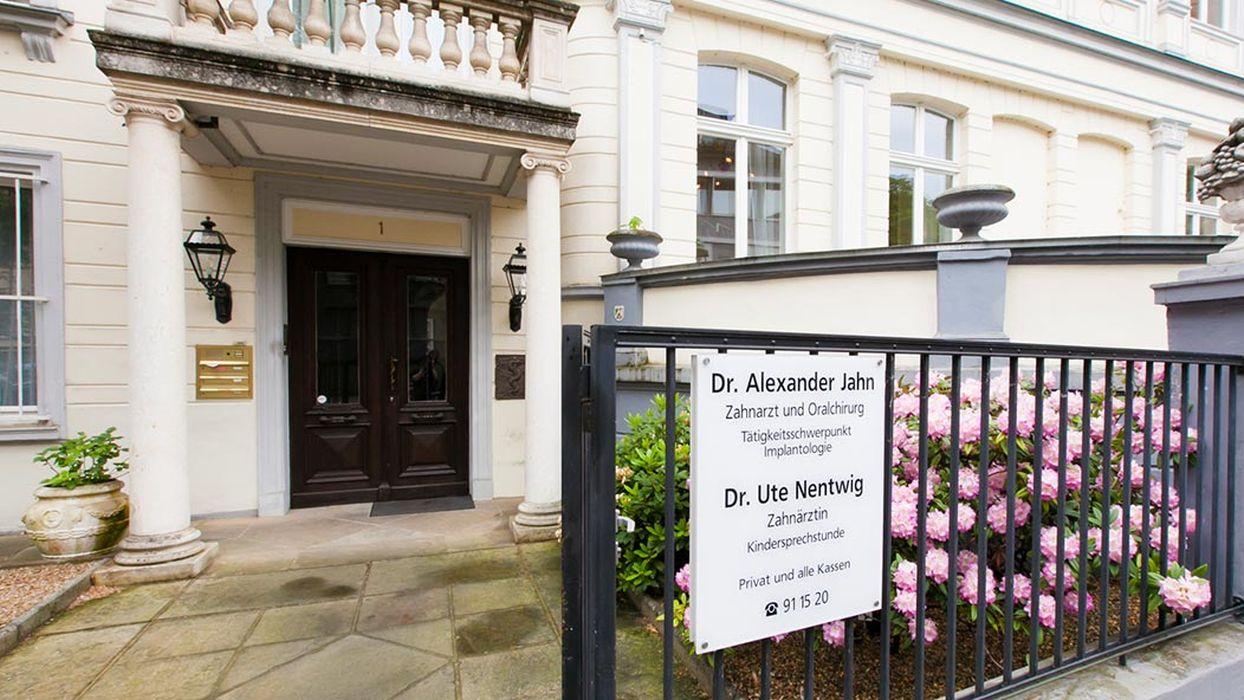 Dr. med. dent Alexander Jahn, Zahnarztpraxis Bonn Zentrum, Dyroffstraße in Bonn