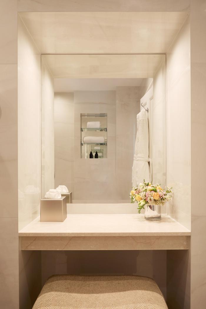 The Victoria & Albert Suite