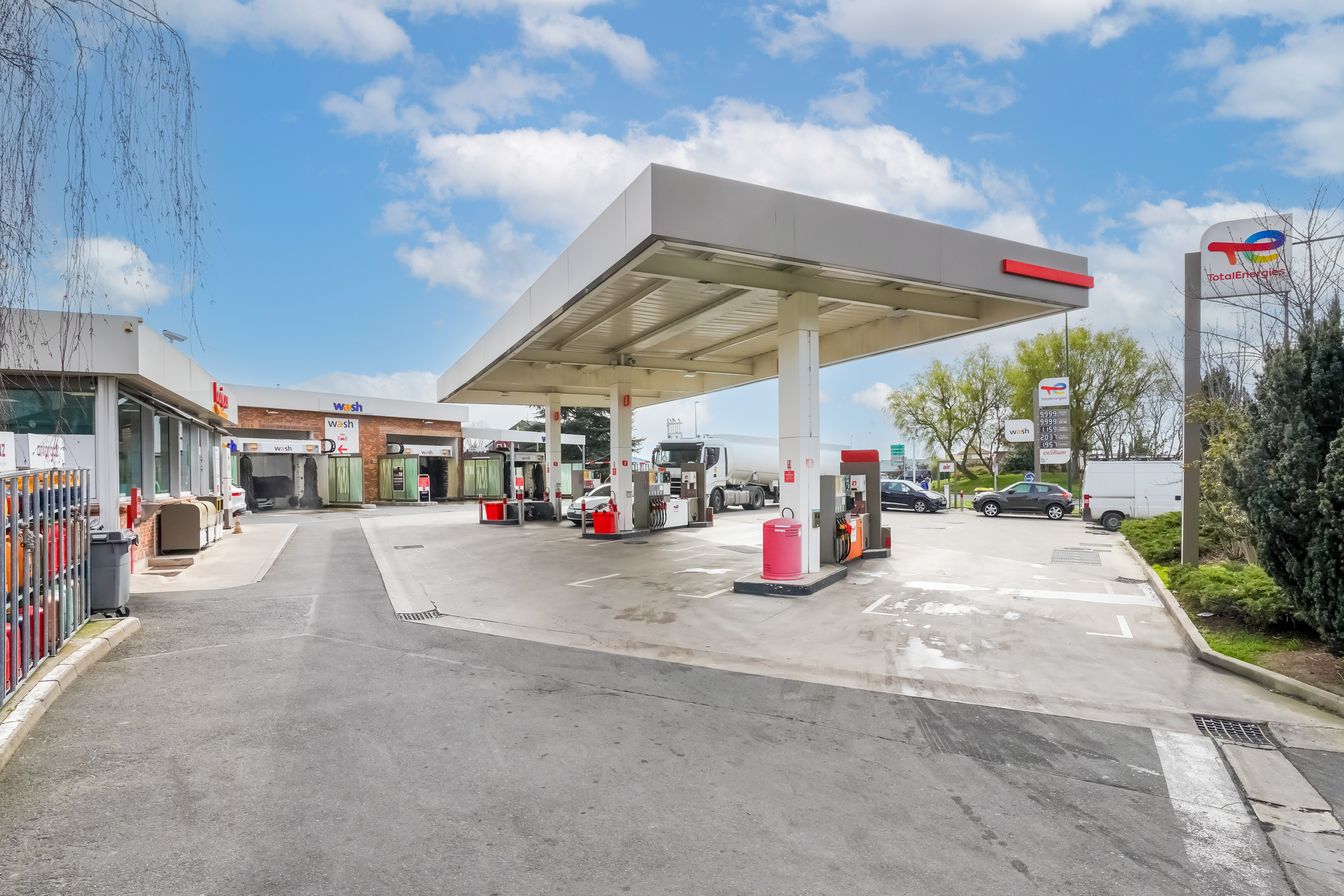 This is a picture representing NF042031 (FUELING) - RELAIS ST BRICE SOUS FORET