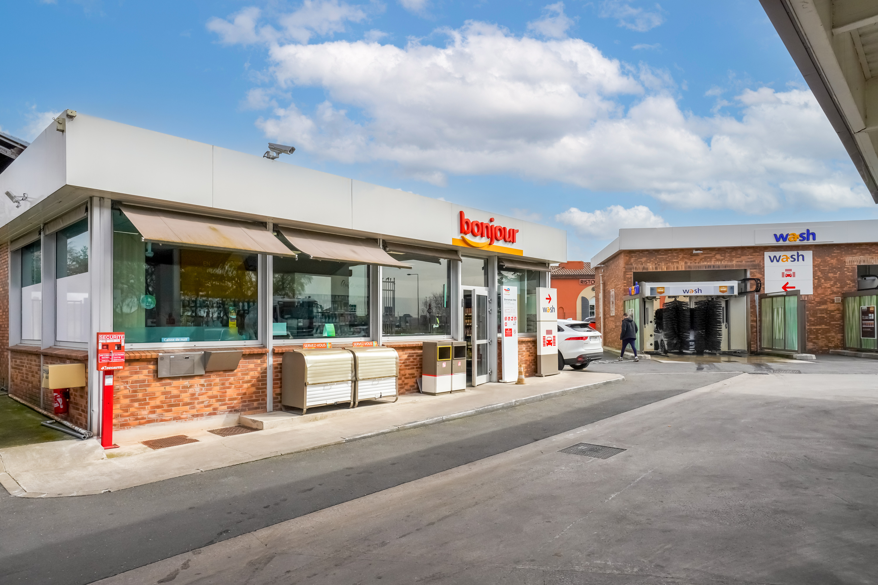 This is a picture representing NF042031 (FUELING) - RELAIS ST BRICE SOUS FORET