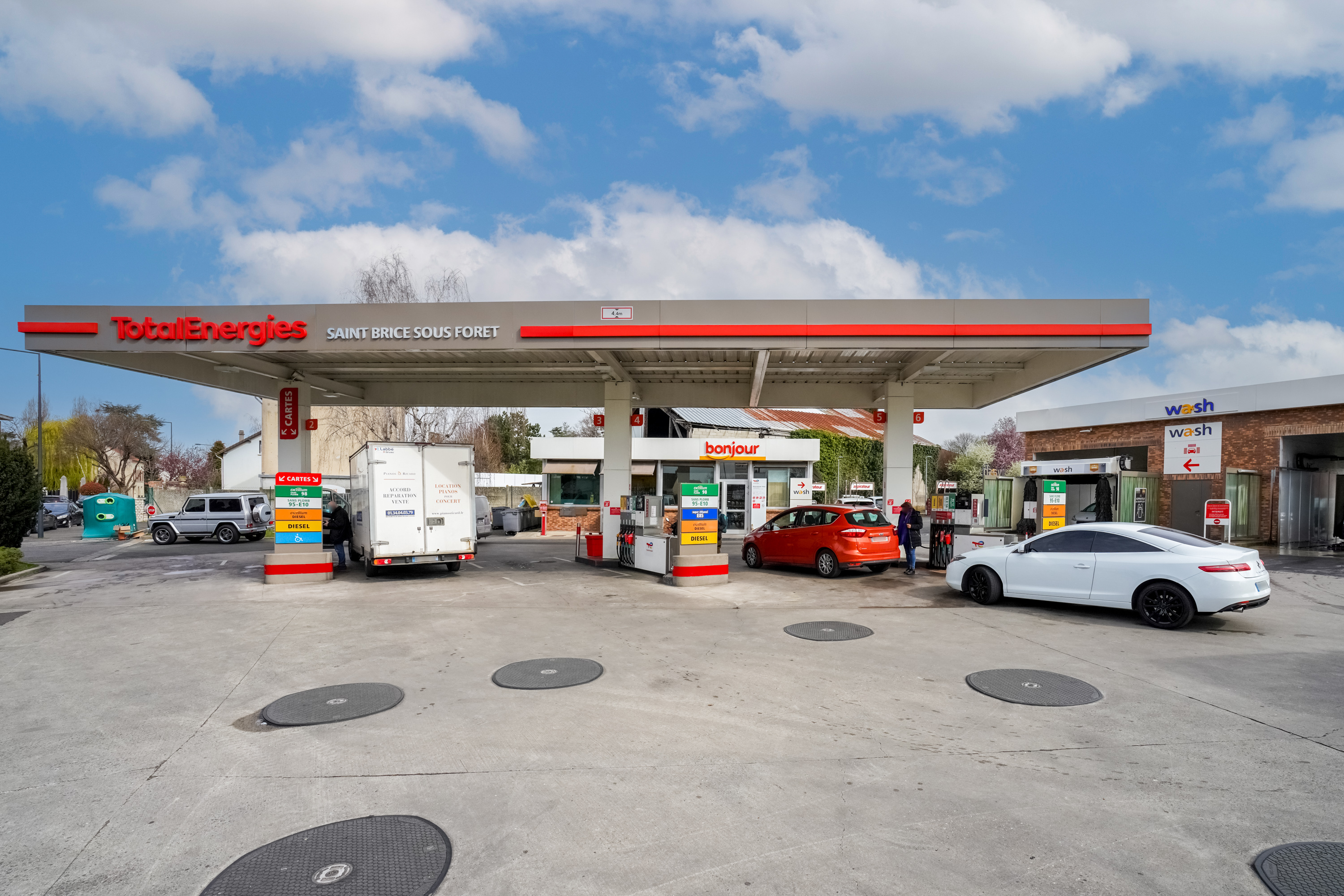 This is a picture representing NF042031 (FUELING) - RELAIS ST BRICE SOUS FORET