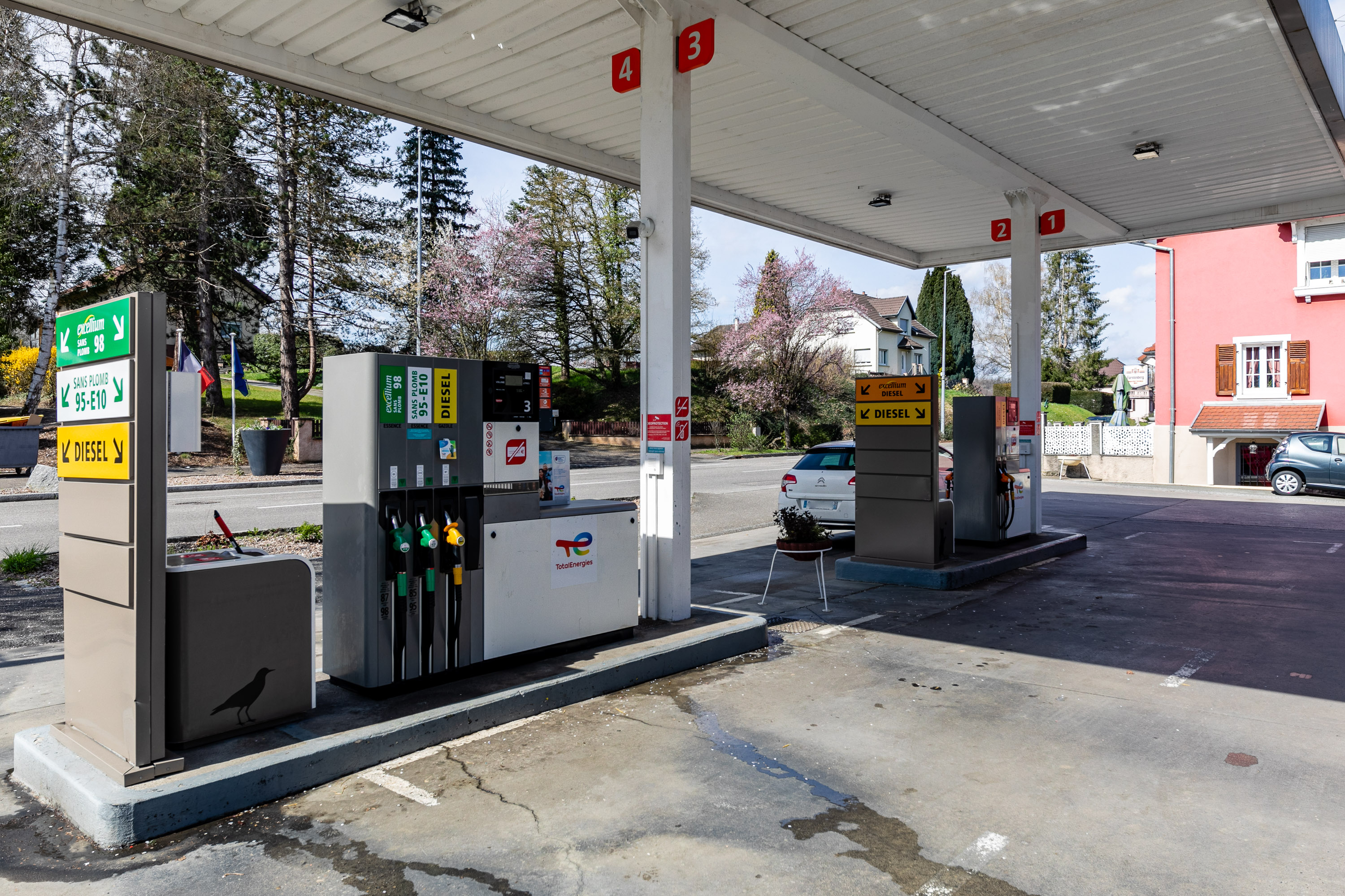 This is a picture representing NF003608 (FUELING) - ETS KUENTZ BIX