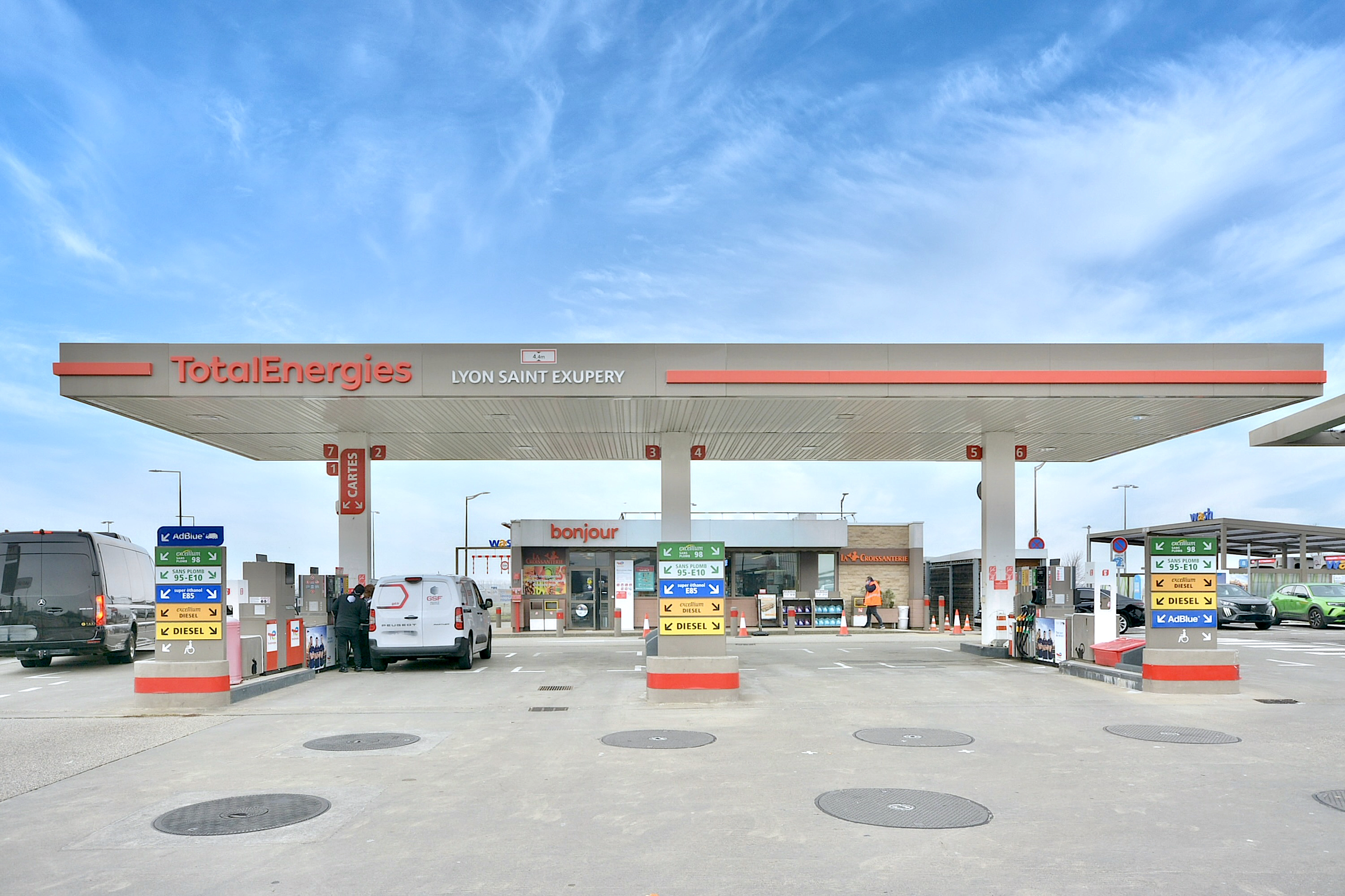 This is a picture representing NF059710 (FUELING) - REL.LYON - ST EXUPERY