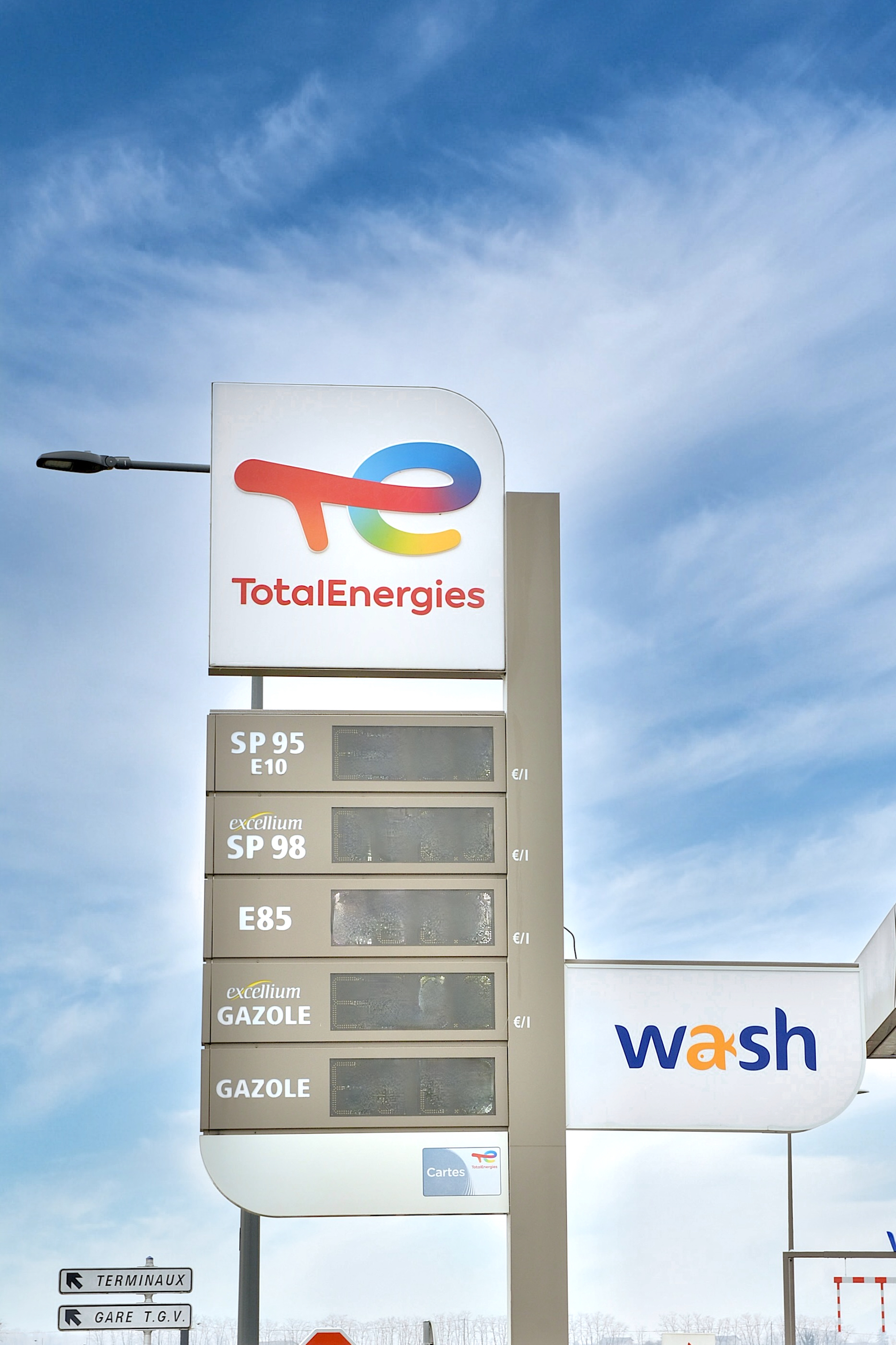 This is a picture representing NF059710 (FUELING) - REL.LYON - ST EXUPERY