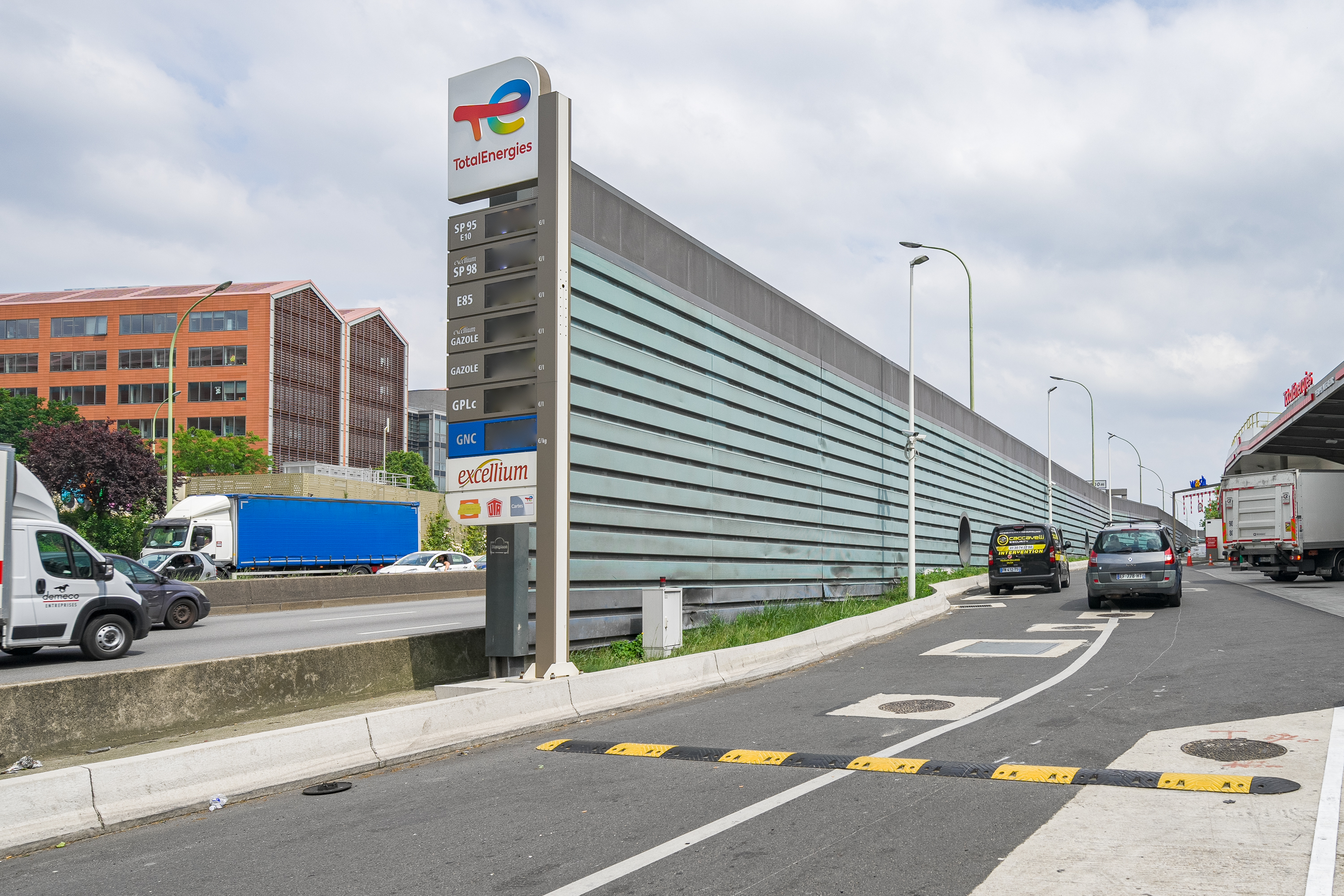 This is a picture representing NF078062 (FUELING) - RELAIS DU PERIPH. INTERIEUR