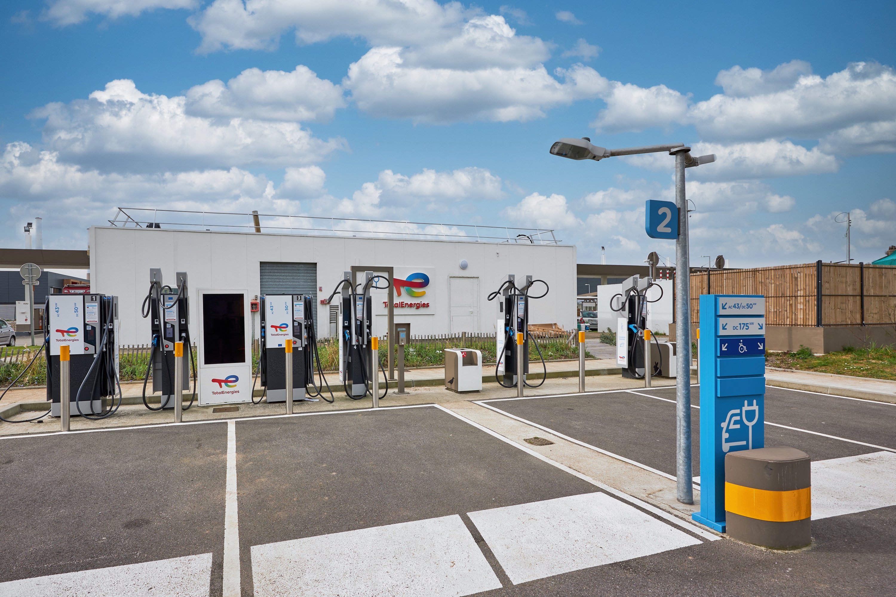 This is a picture representing NF078171 (FUELING) - RELAIS AMIRAL MOUCHEZ