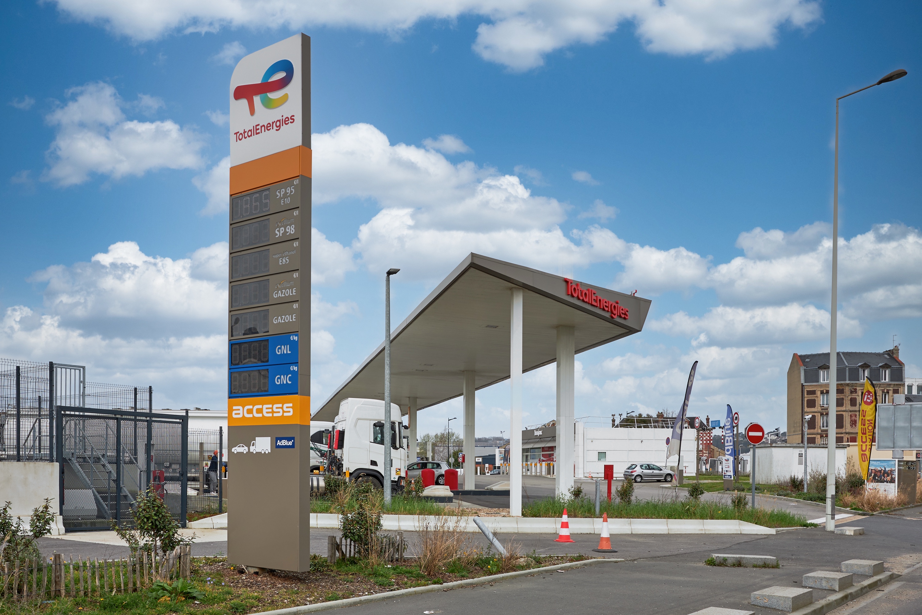 This is a picture representing NF078171 (FUELING) - RELAIS AMIRAL MOUCHEZ