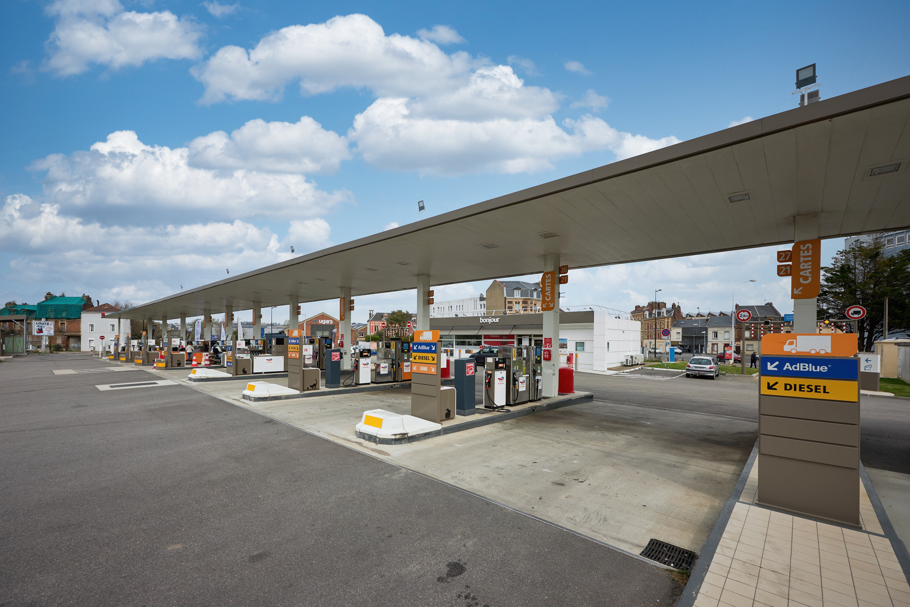 This is a picture representing NF078171 (FUELING) - RELAIS AMIRAL MOUCHEZ