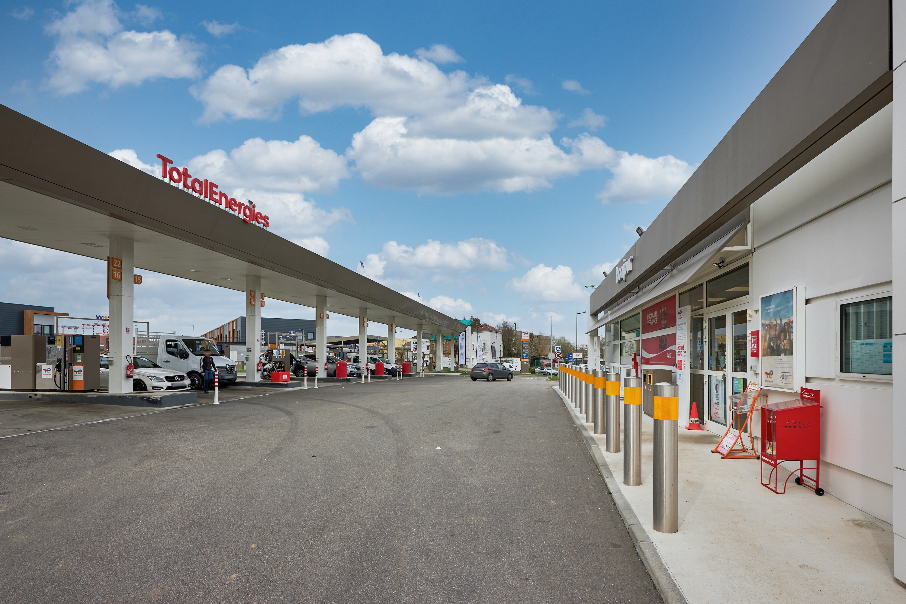 This is a picture representing NF078171 (FUELING) - RELAIS AMIRAL MOUCHEZ