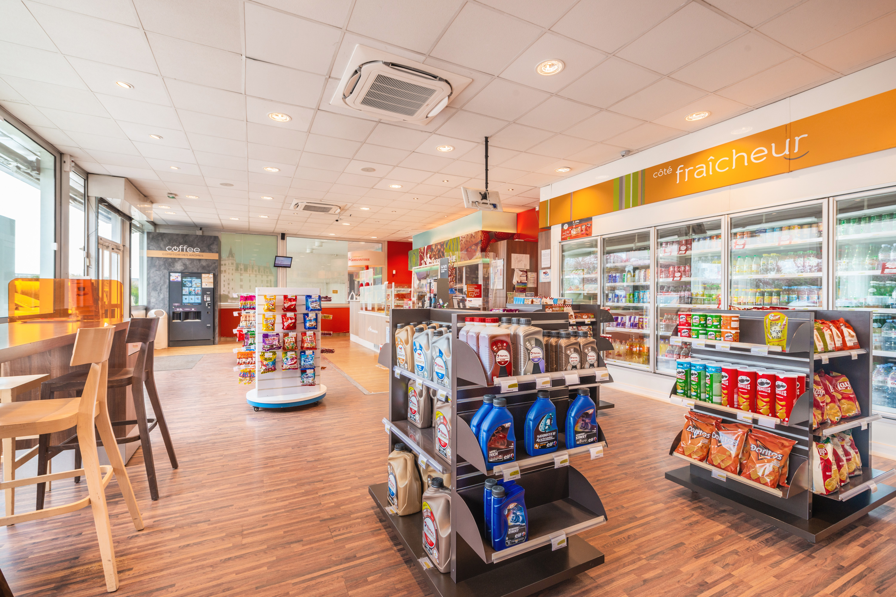 This is a picture representing NF042579 (FUELING) - RELAIS REZE