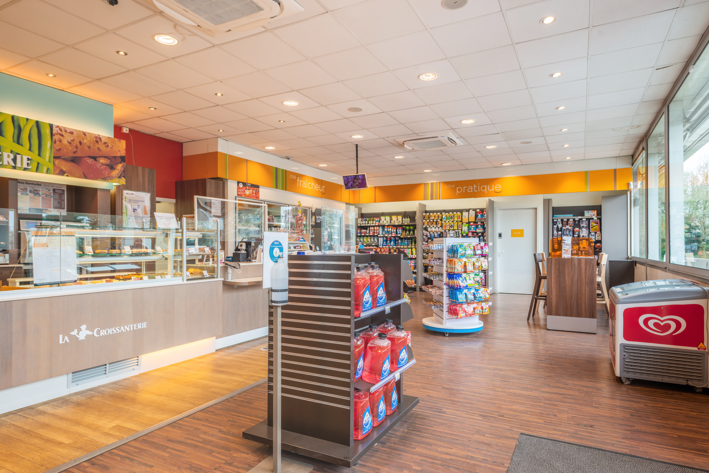 This is a picture representing NF042579 (FUELING) - RELAIS REZE