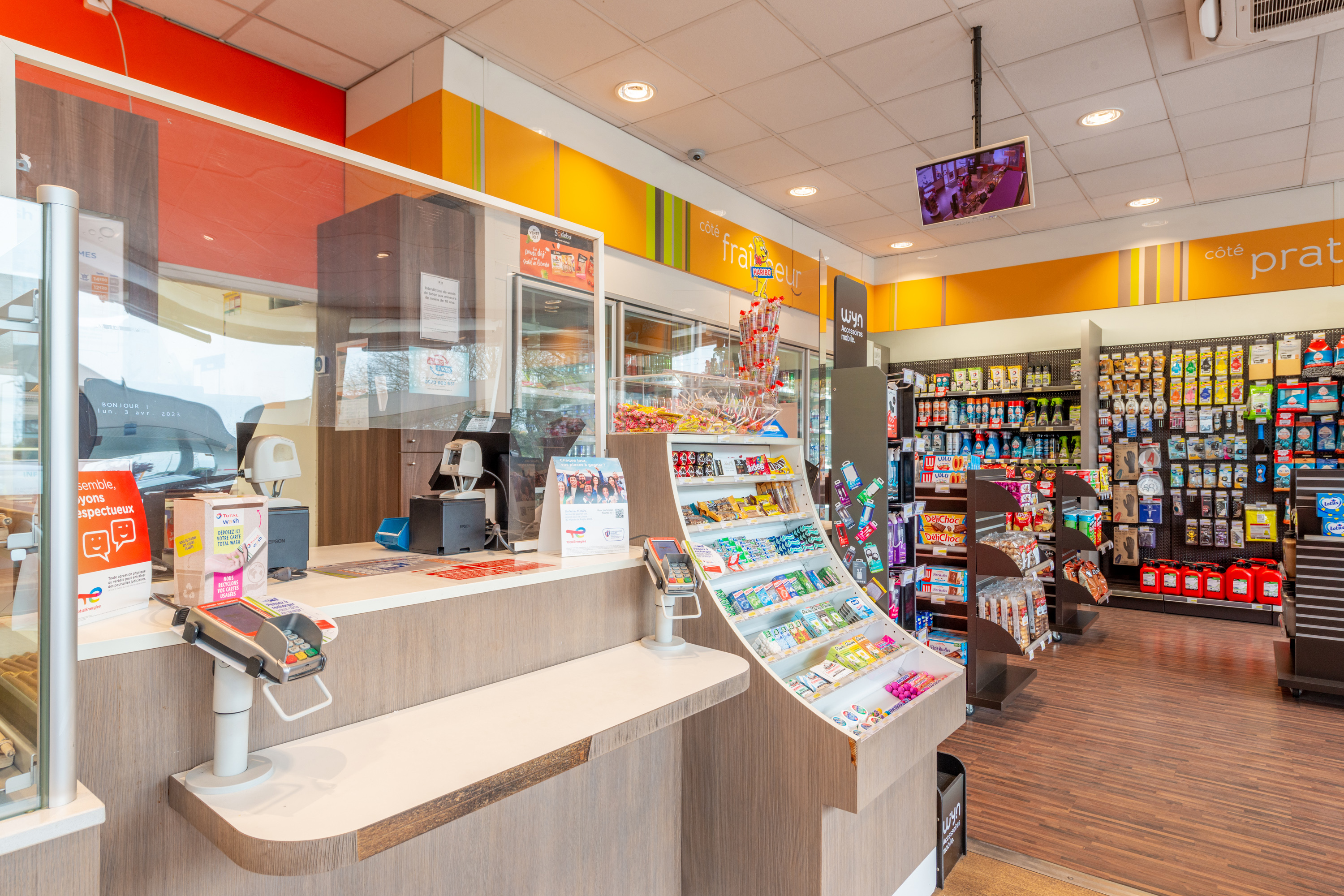 This is a picture representing NF042579 (FUELING) - RELAIS REZE