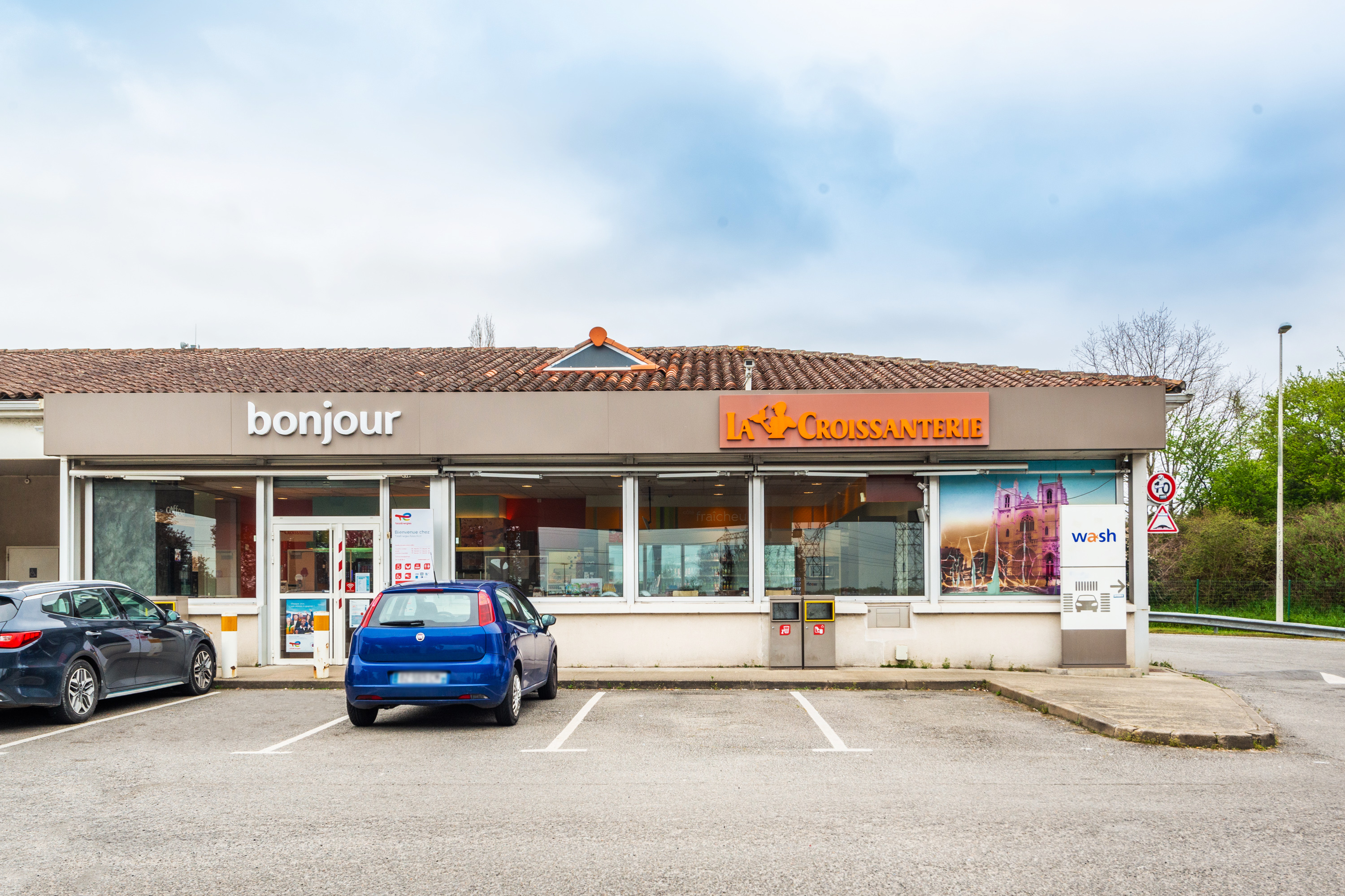 This is a picture representing NF042579 (FUELING) - RELAIS REZE