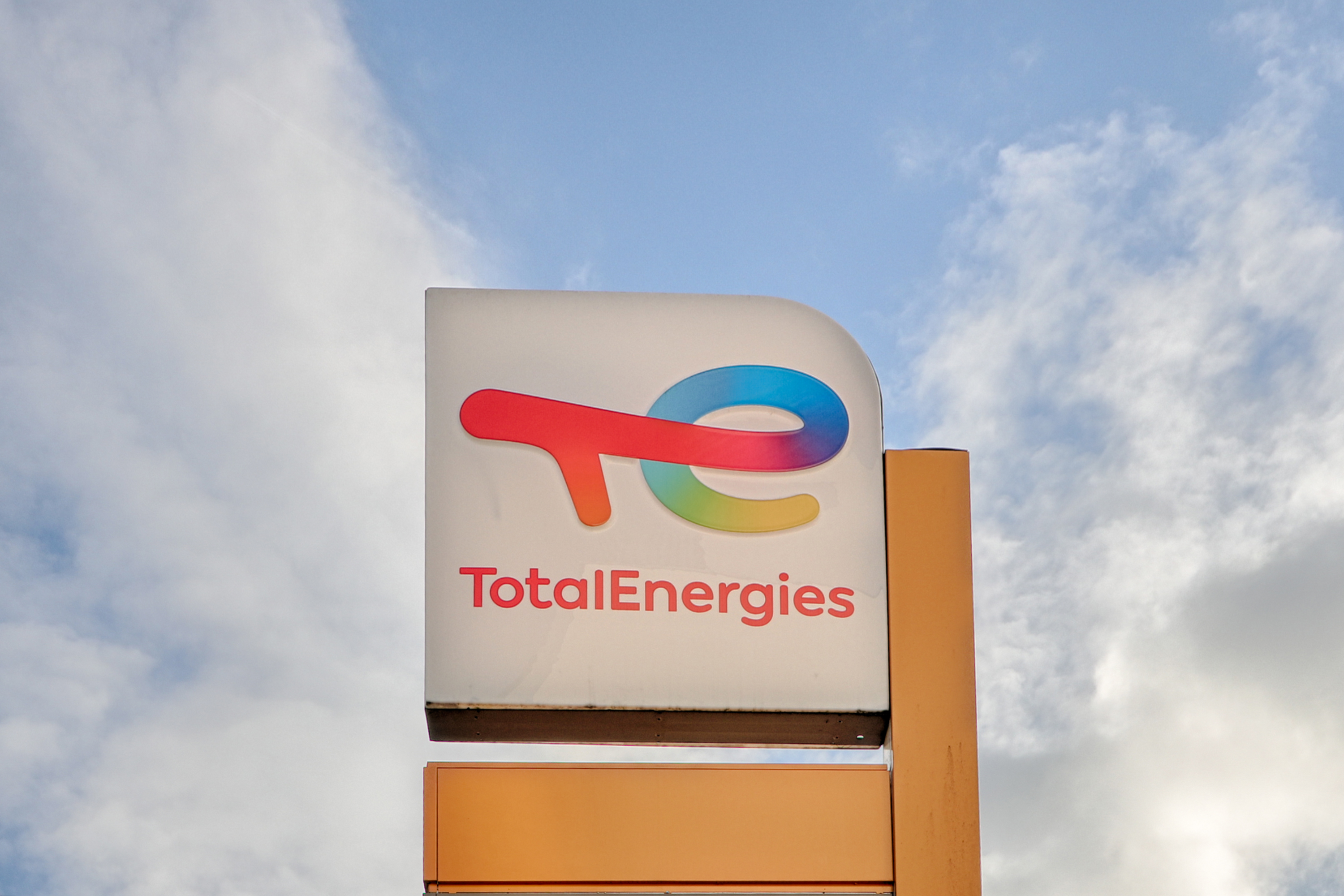 This is a picture representing NF057010 (FUELING) - RELAIS DE VILLEJUIF