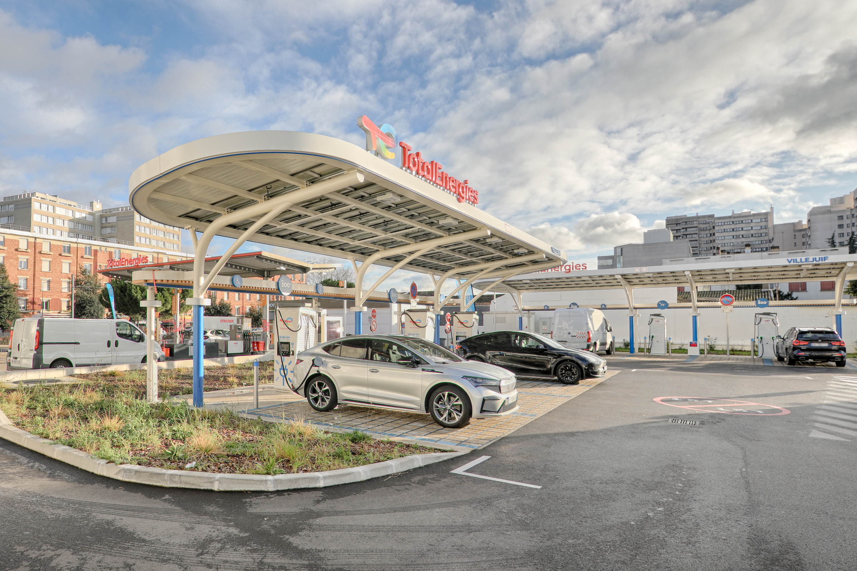This is a picture representing NF057010 (FUELING) - RELAIS DE VILLEJUIF