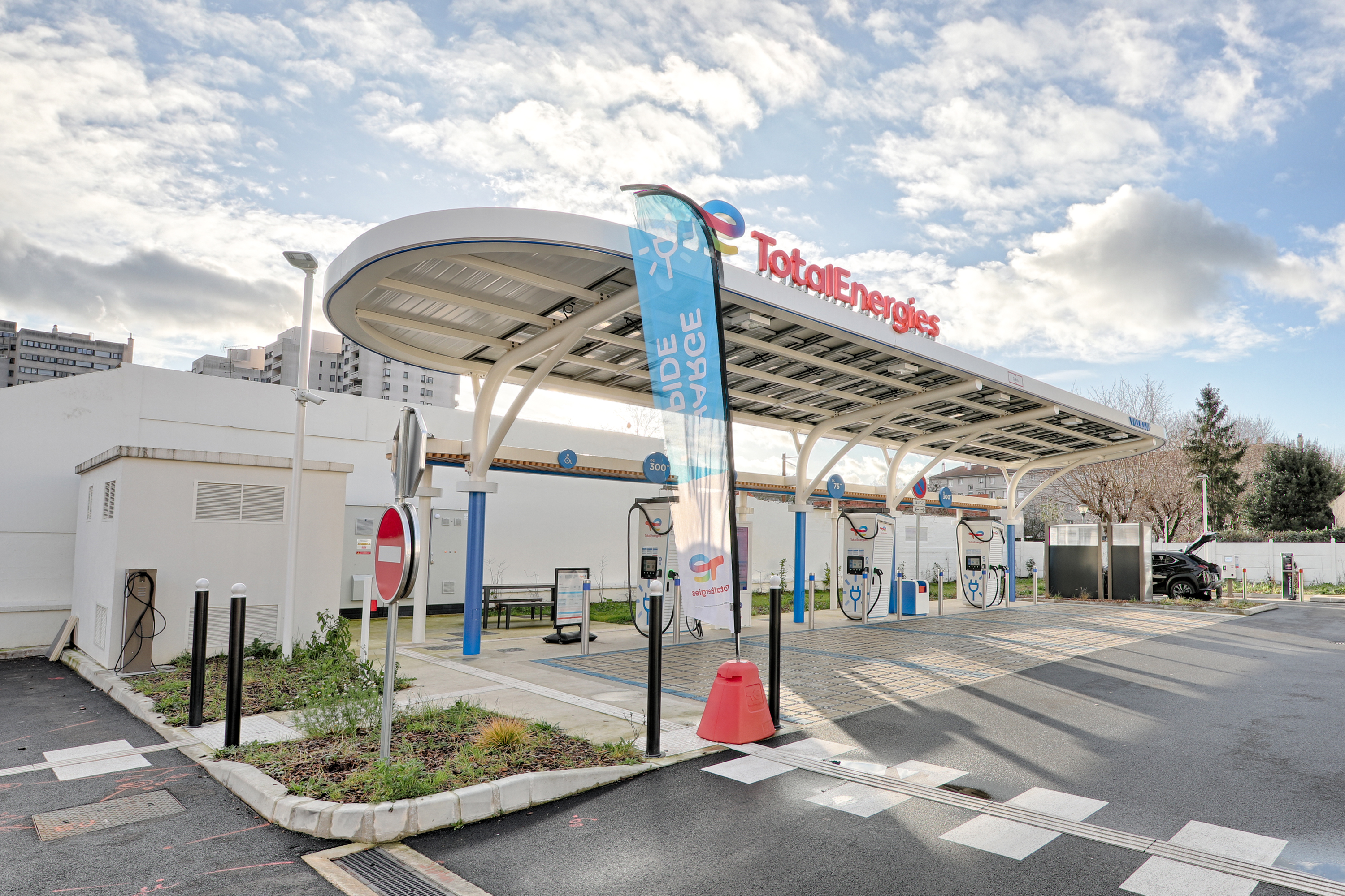 This is a picture representing NF057010 (FUELING) - RELAIS DE VILLEJUIF