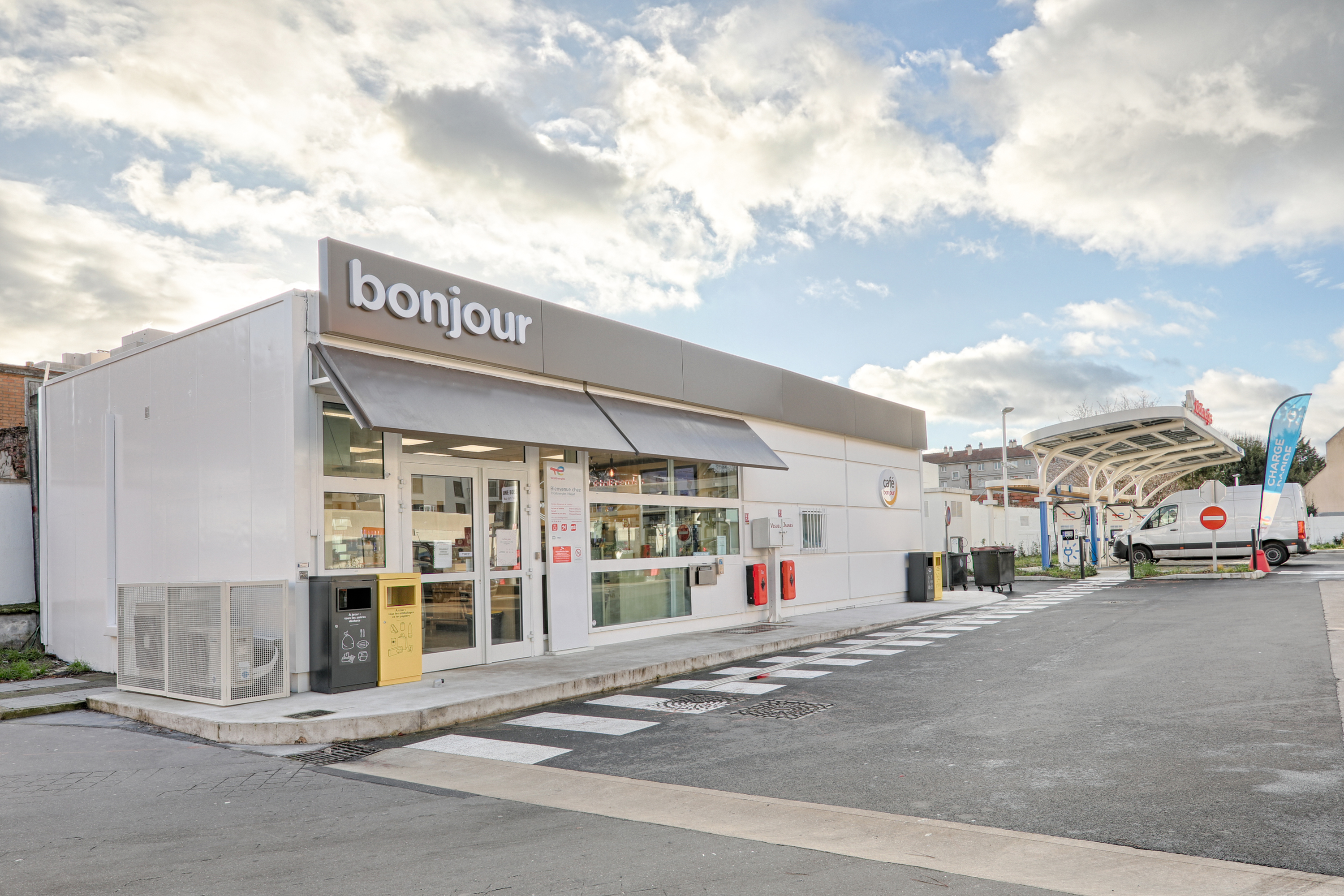 This is a picture representing NF057010 (FUELING) - RELAIS DE VILLEJUIF