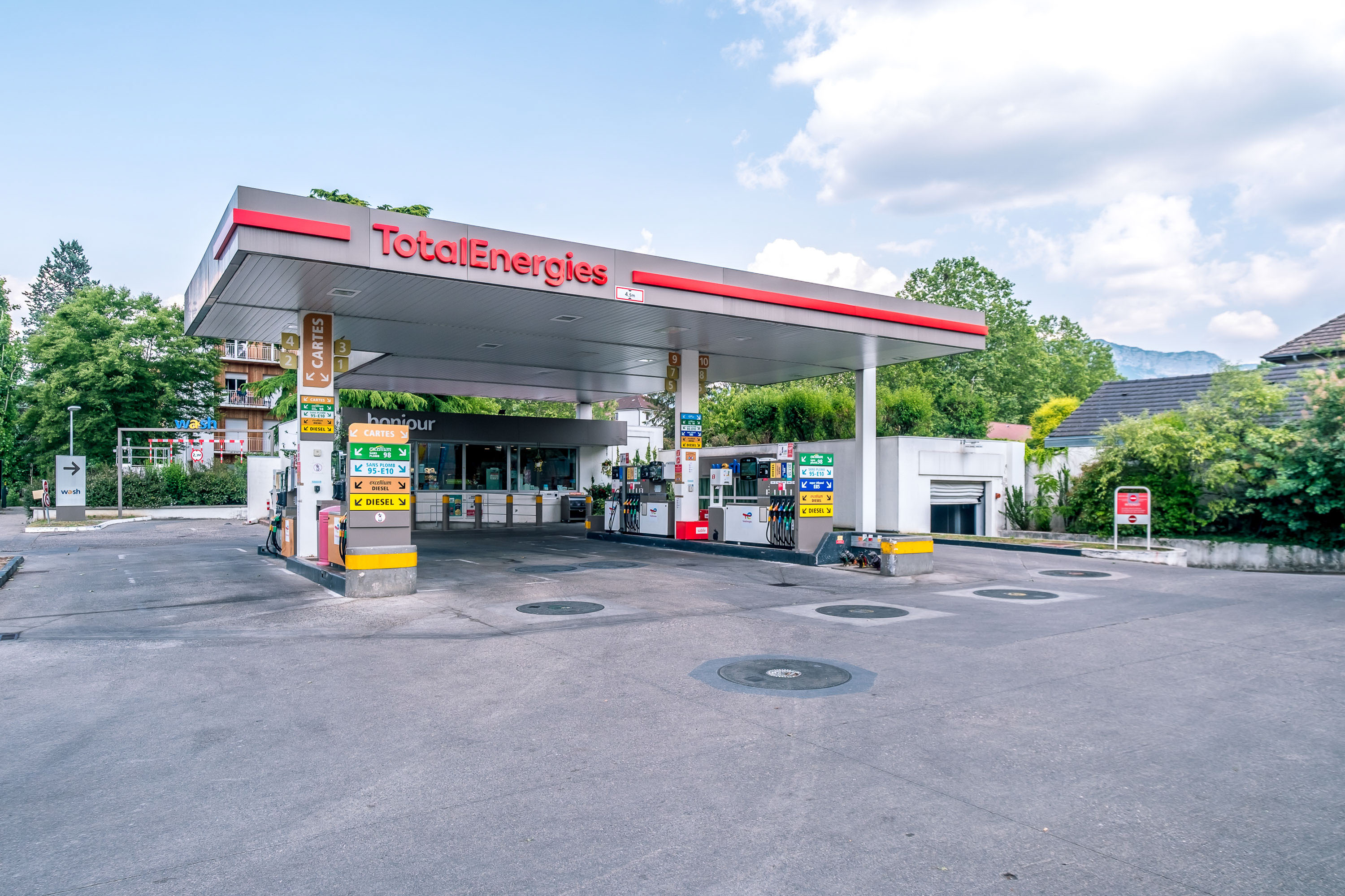 This is a picture representing NF059015 (FUELING) - RELAIS LES ALLUEGES
