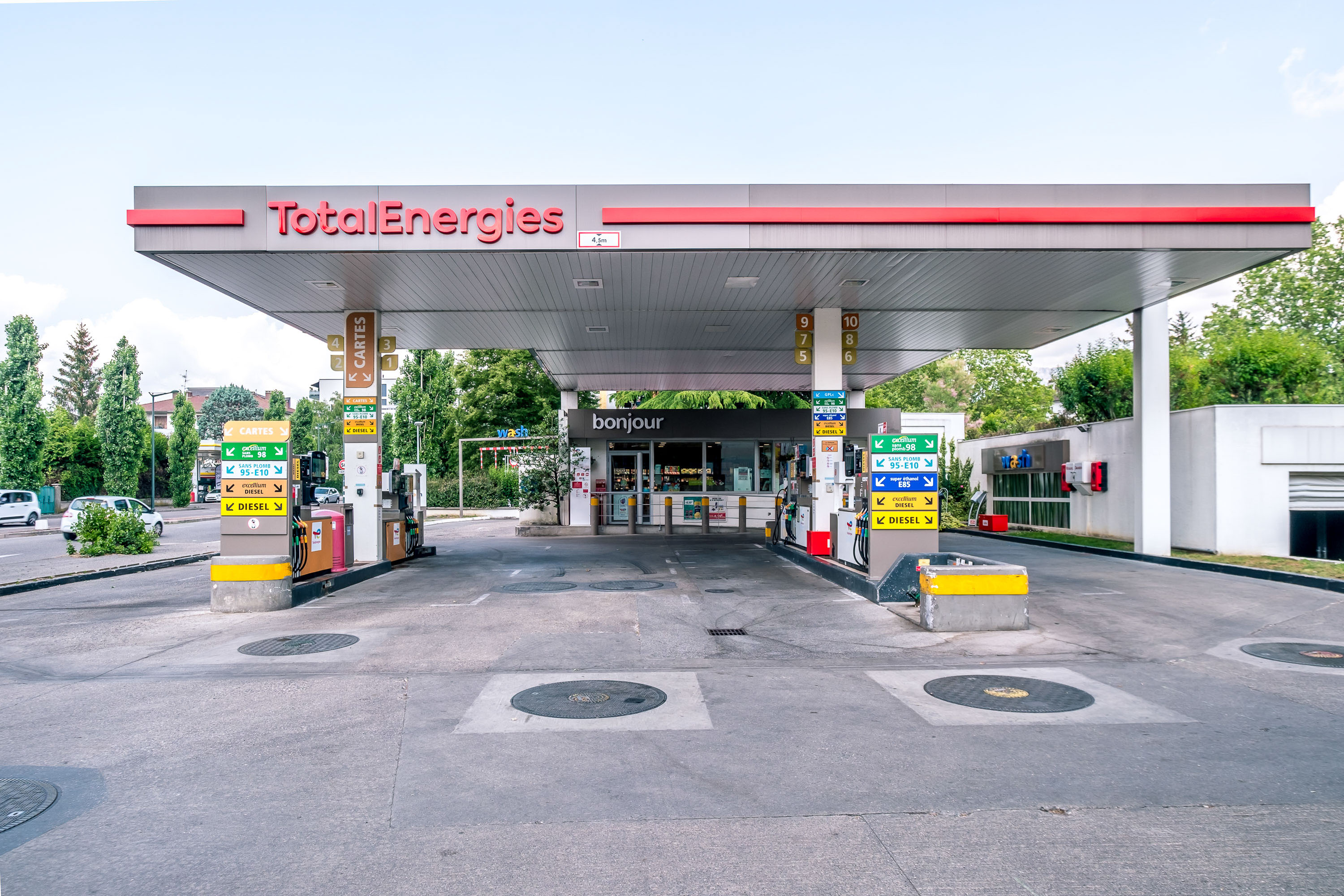 This is a picture representing NF059015 (FUELING) - RELAIS LES ALLUEGES