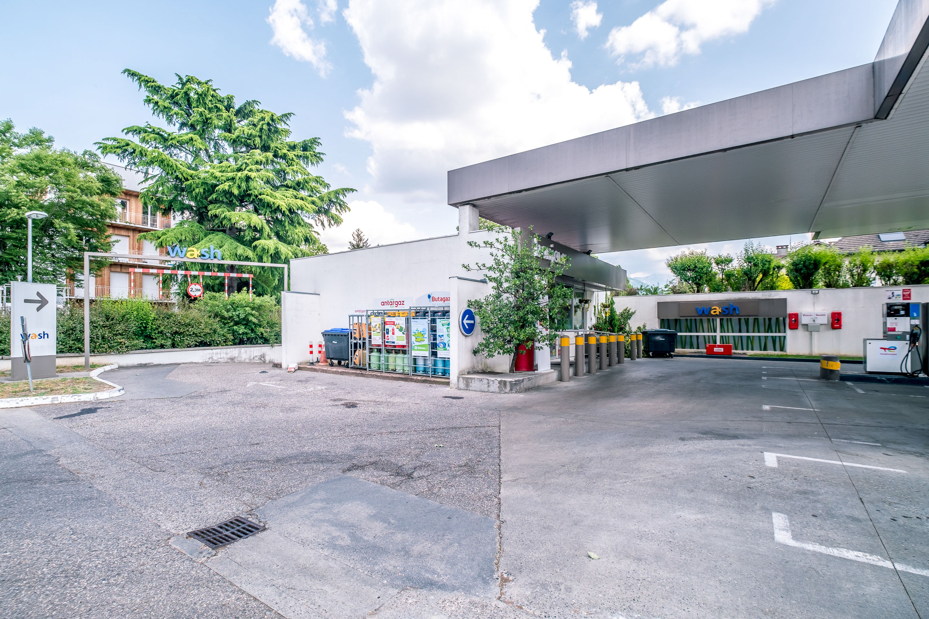 This is a picture representing NF059015 (FUELING) - RELAIS LES ALLUEGES