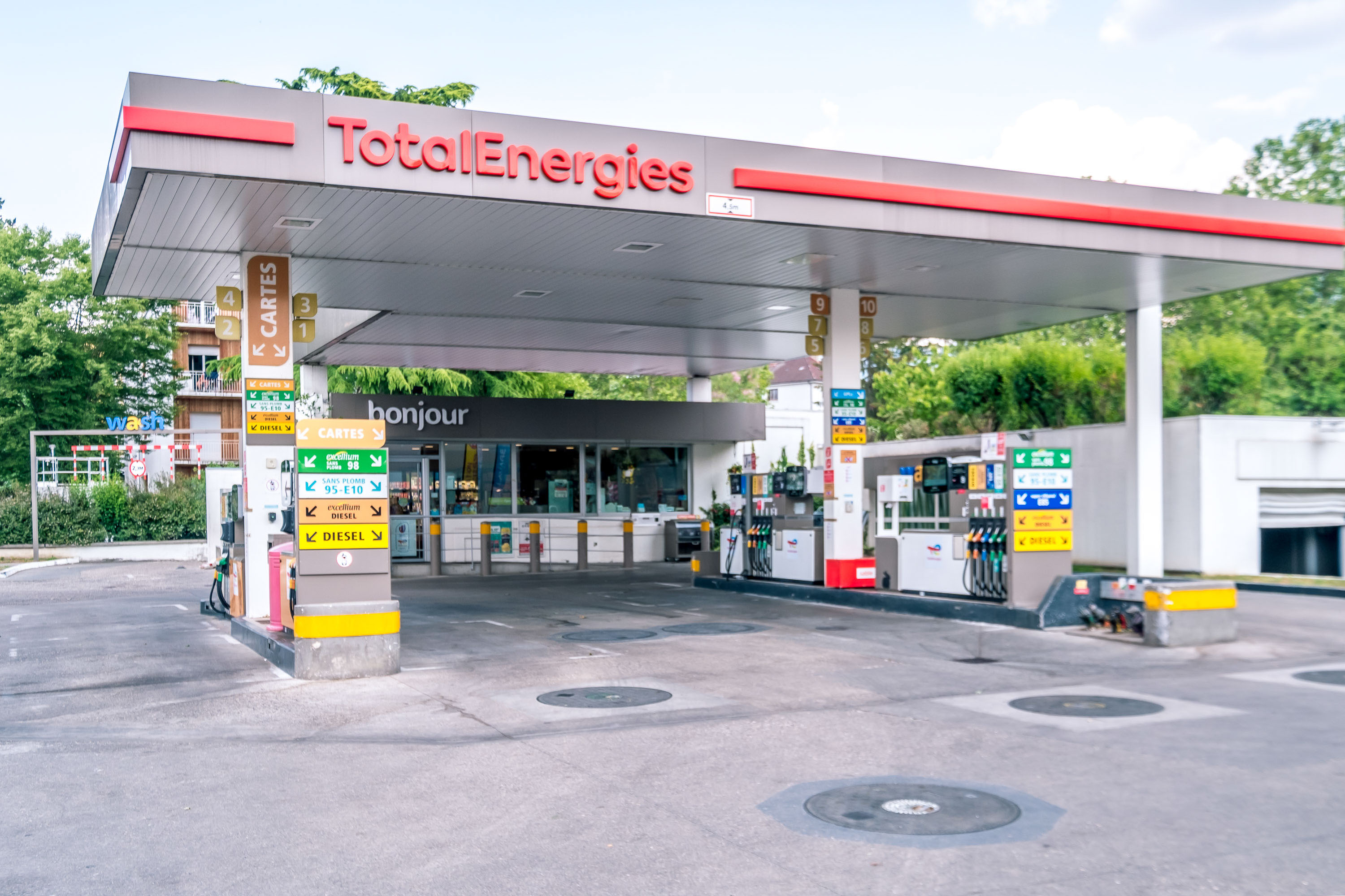 This is a picture representing NF059015 (FUELING) - RELAIS LES ALLUEGES