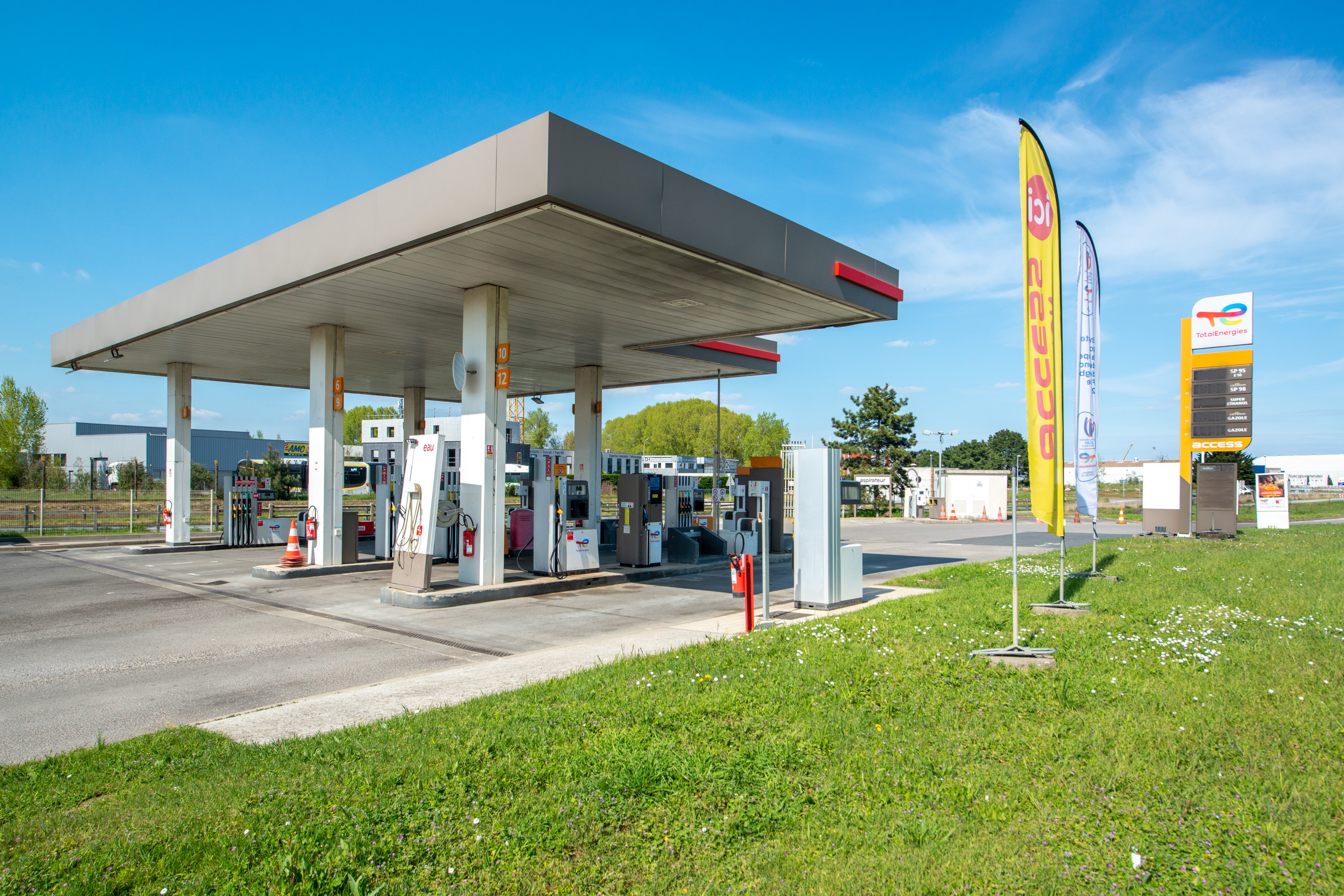 This is a picture representing NF042594 (FUELING) - RELAIS DE CHEVIRE