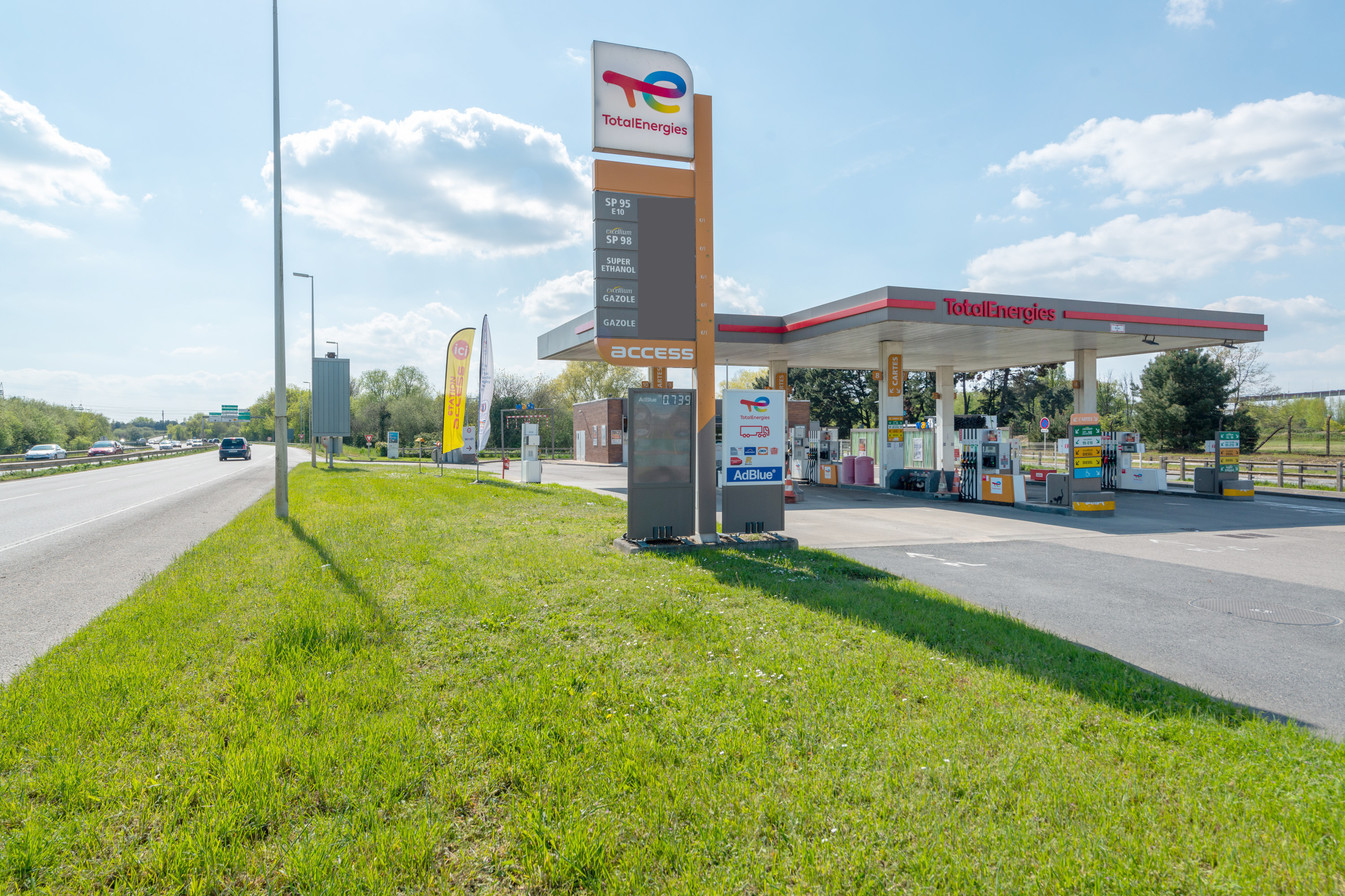 This is a picture representing NF042594 (FUELING) - RELAIS DE CHEVIRE