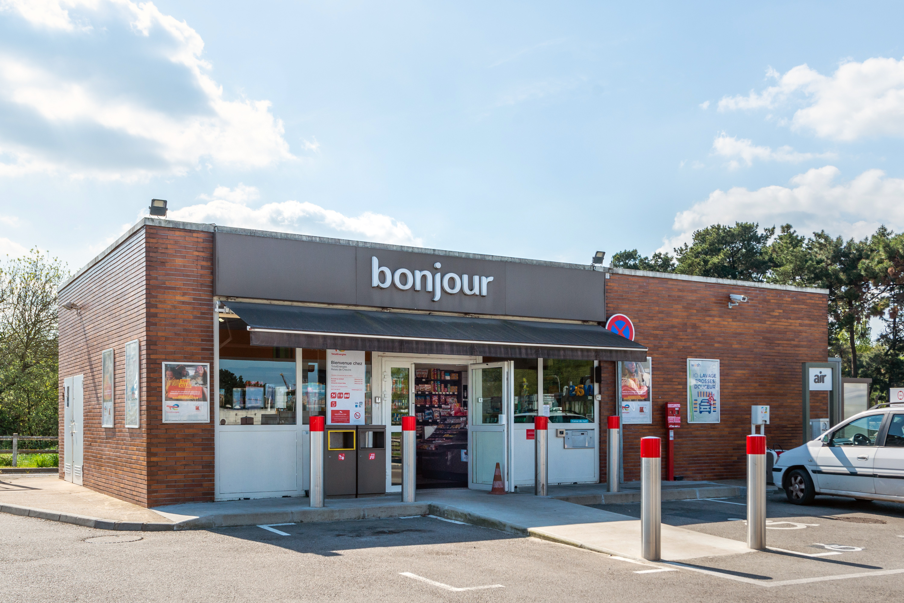 This is a picture representing NF042594 (FUELING) - RELAIS DE CHEVIRE