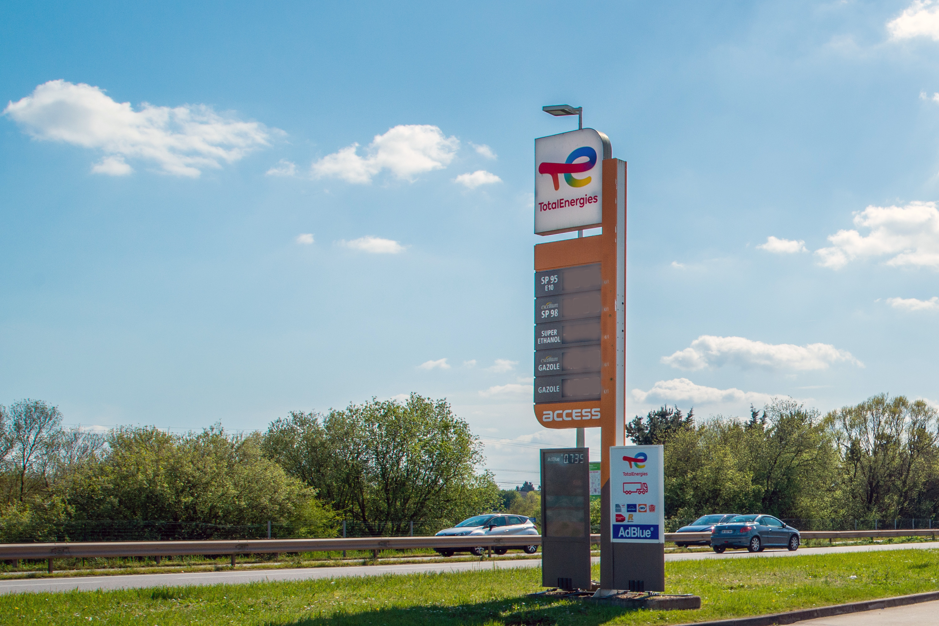 This is a picture representing NF042594 (FUELING) - RELAIS DE CHEVIRE