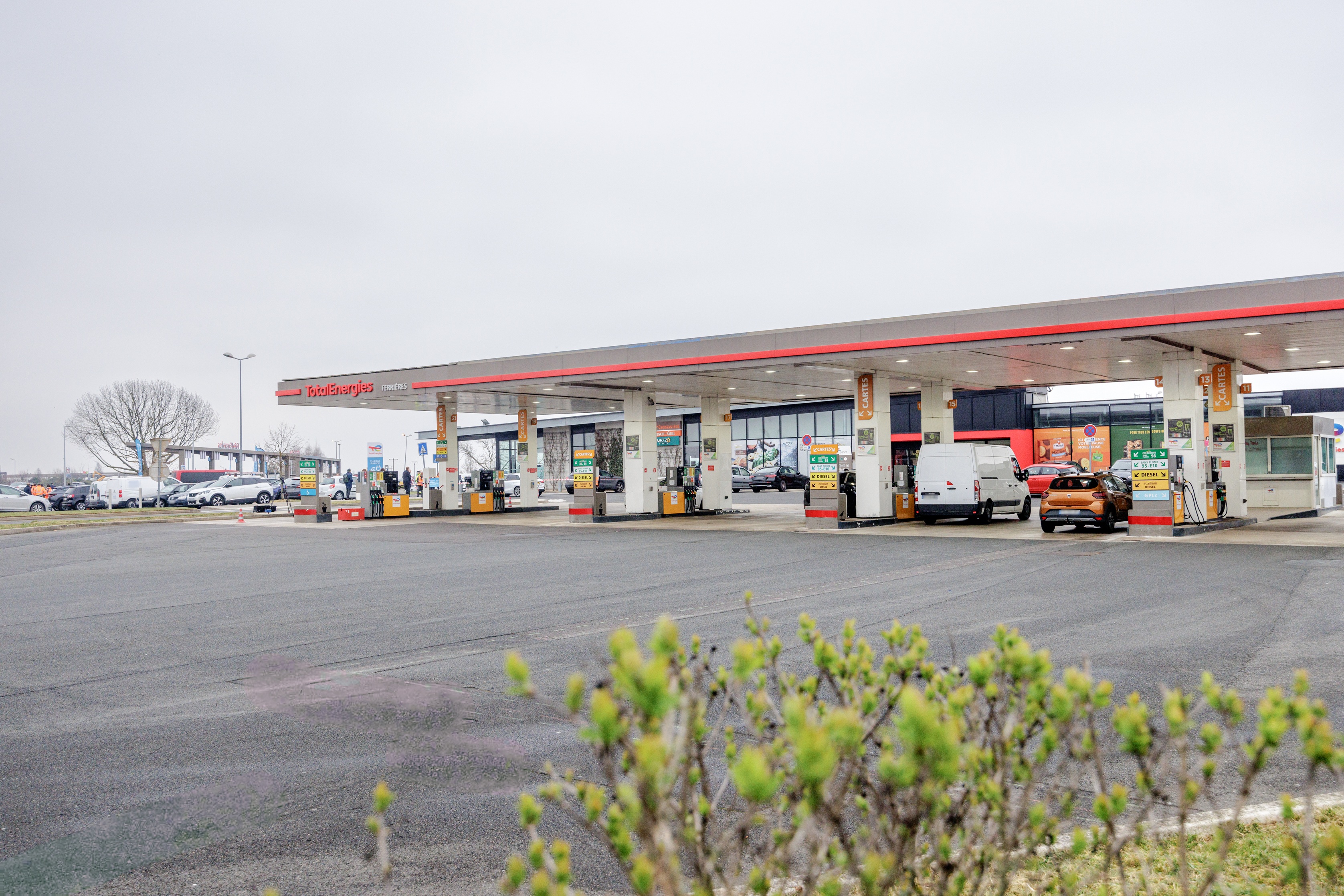 This is a picture representing NF062704 (FUELING) - REL.FERRIERES