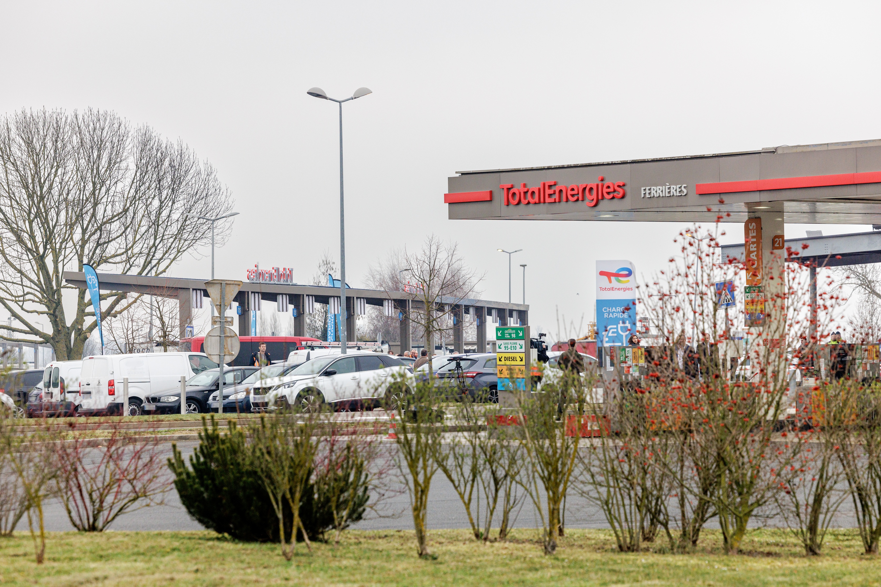 This is a picture representing NF062704 (FUELING) - REL.FERRIERES