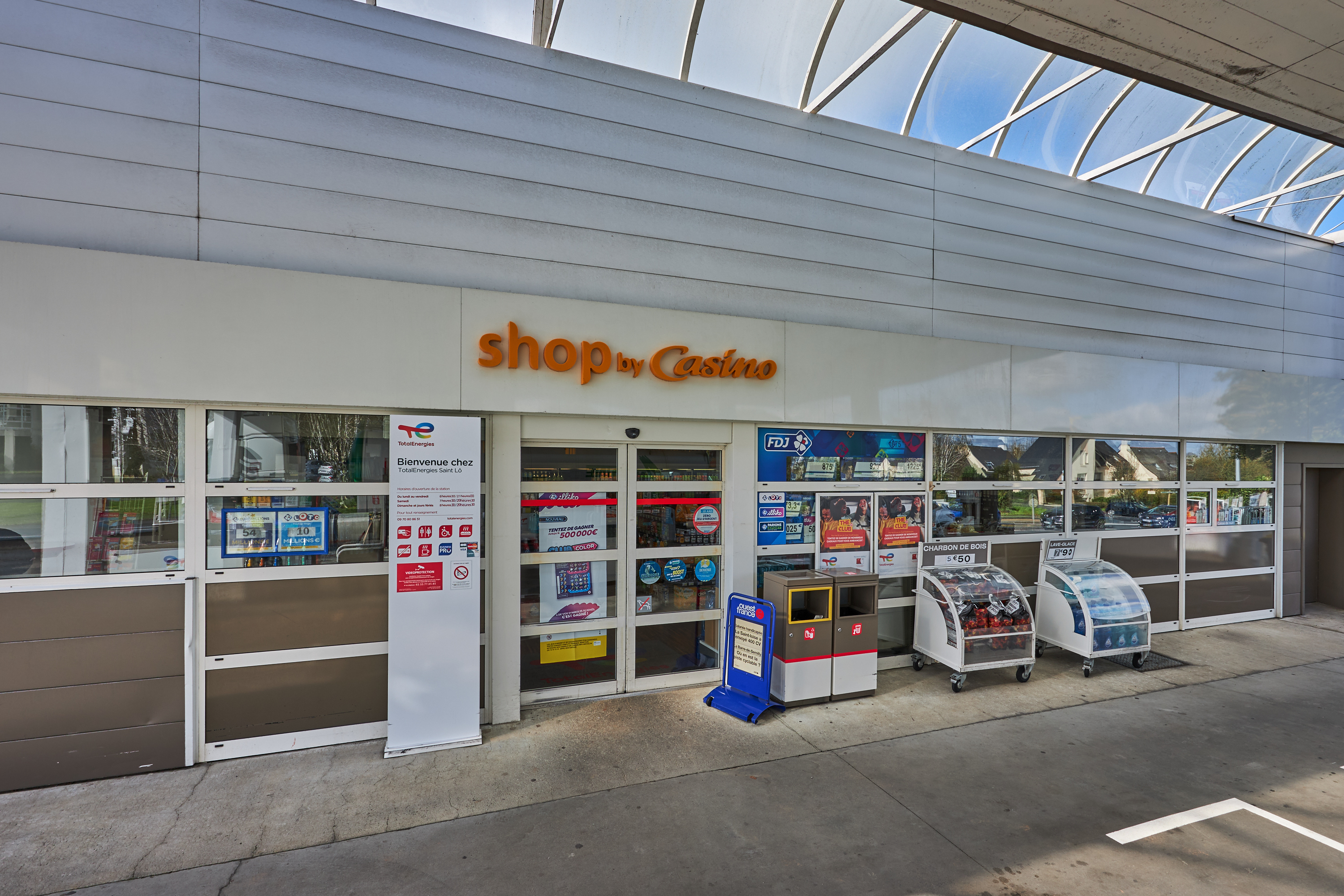 This is a picture representing NF003628 (FUELING) - SARL MACON