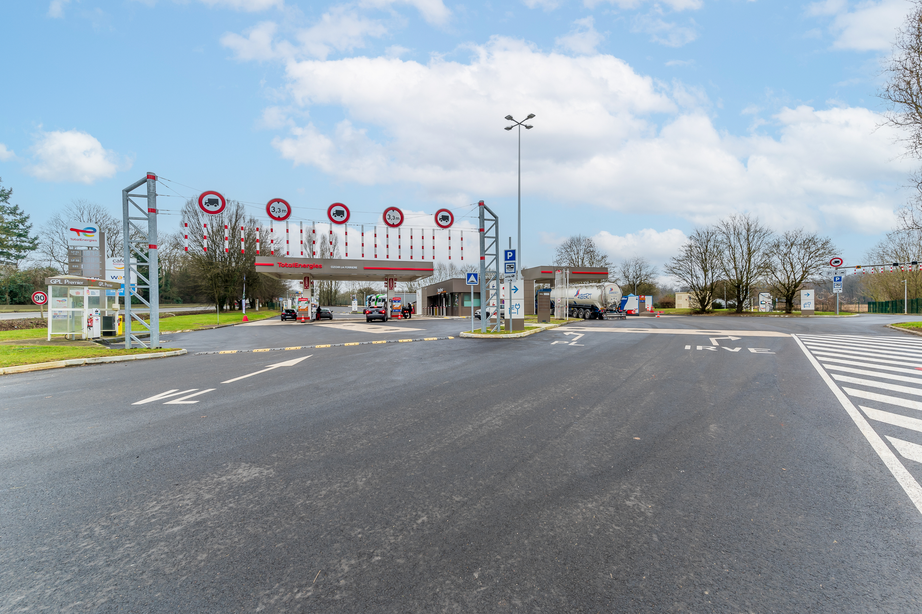 This is a picture representing NF007670 (FUELING) - RELAIS OZOIR LA FERRIERE This is a picture representing NF007670 (FUELING) - RELAIS OZOIR LA FERRIERE