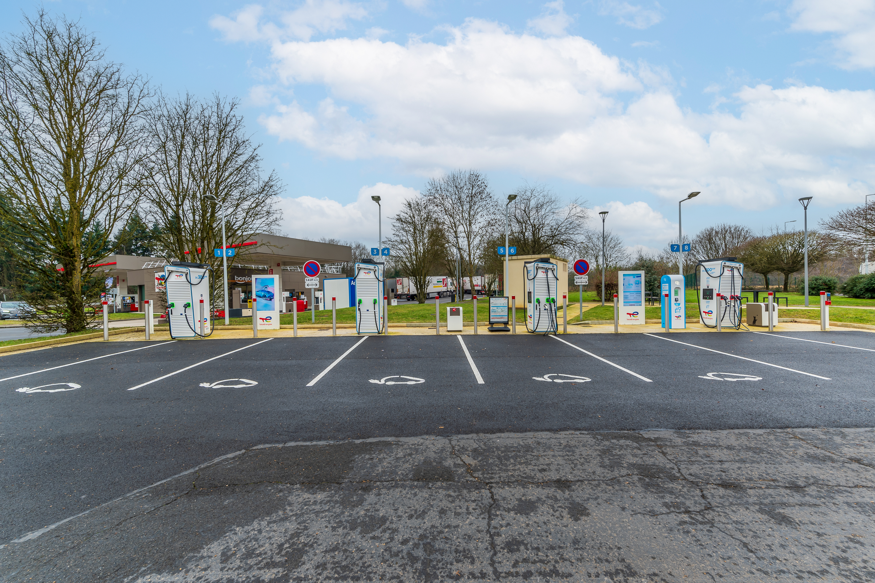 This is a picture representing NF007670 (FUELING) - RELAIS OZOIR LA FERRIERE