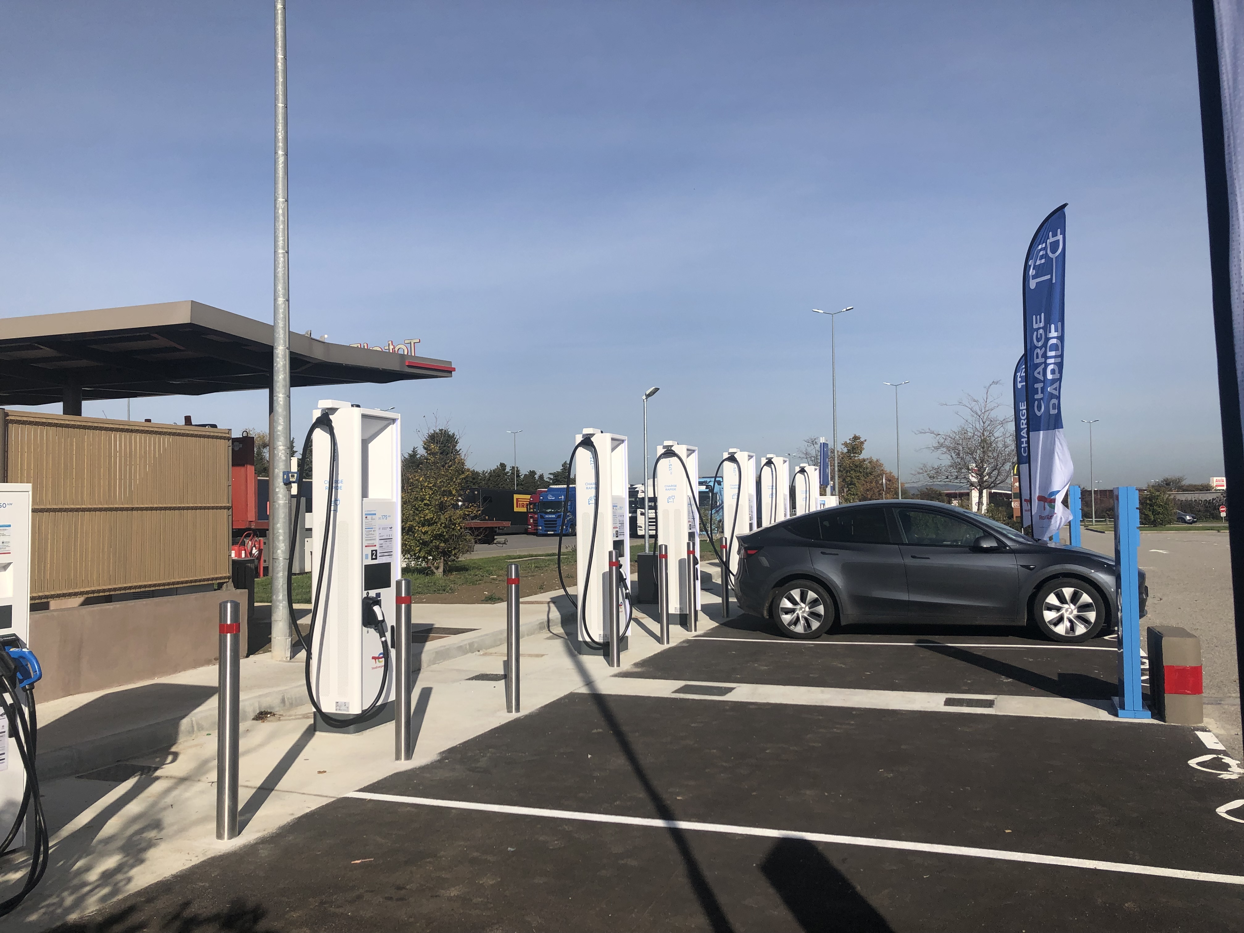 This is a picture representing NF080071 (FUELING) - REL.PONT DE L'ISERE AUTOROUTE A7