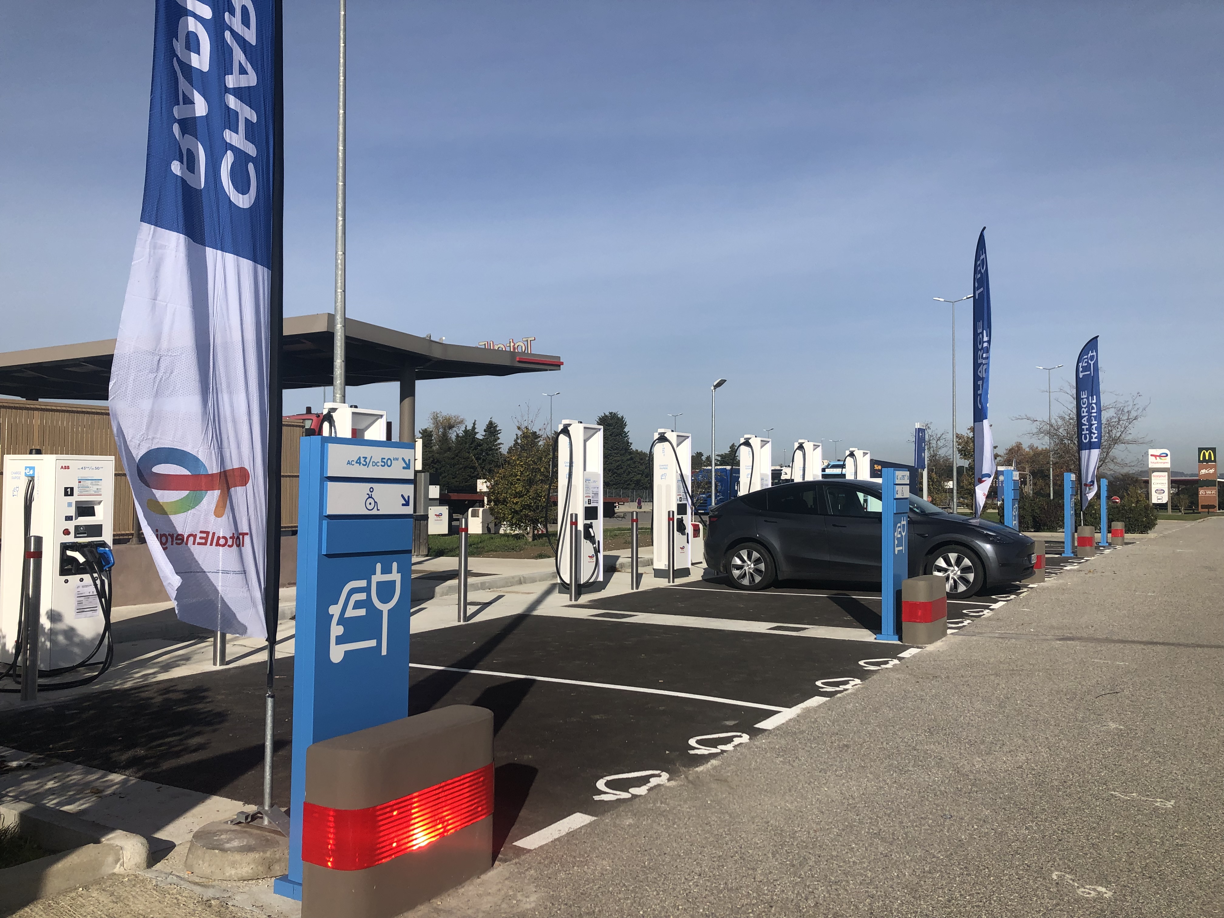 This is a picture representing NF080071 (FUELING) - REL.PONT DE L'ISERE AUTOROUTE A7