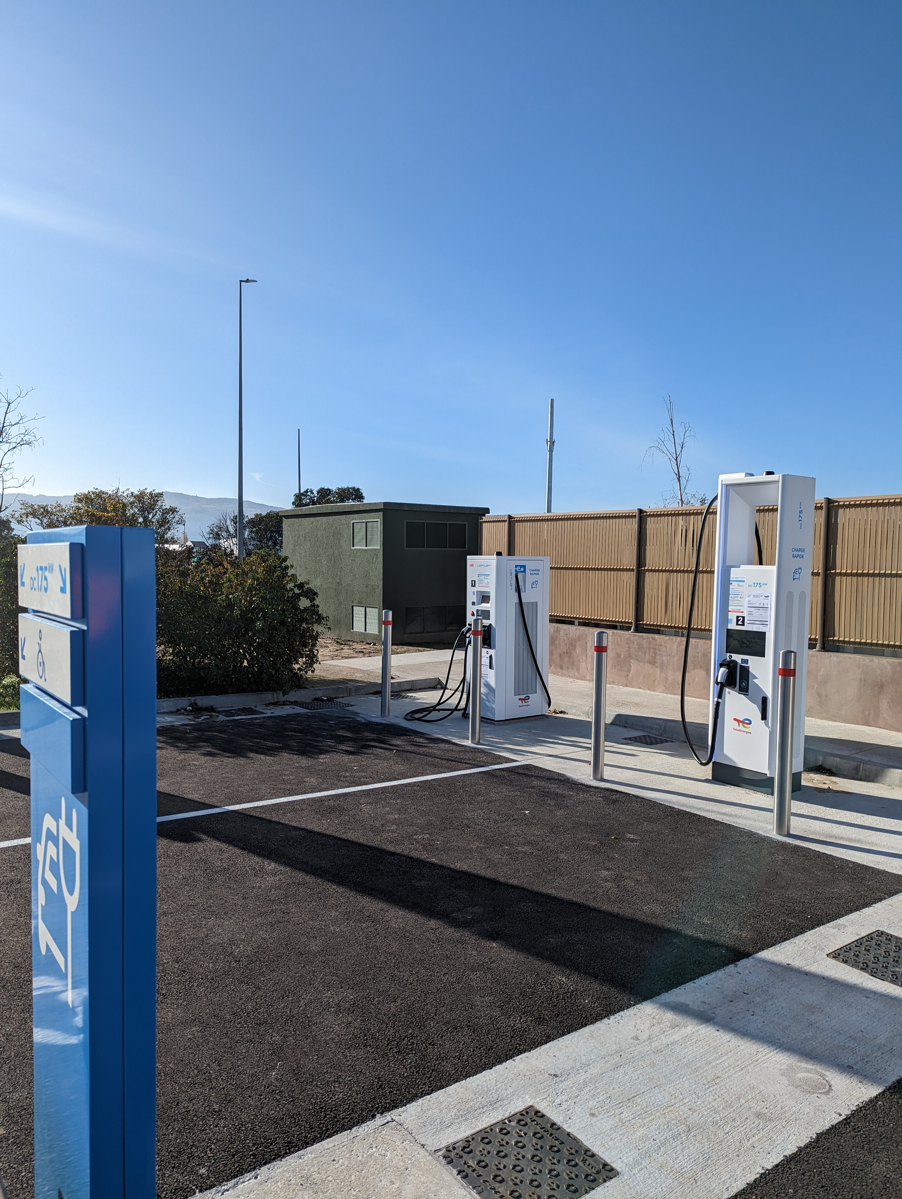 This is a picture representing NF080071 (FUELING) - REL.PONT DE L'ISERE AUTOROUTE A7