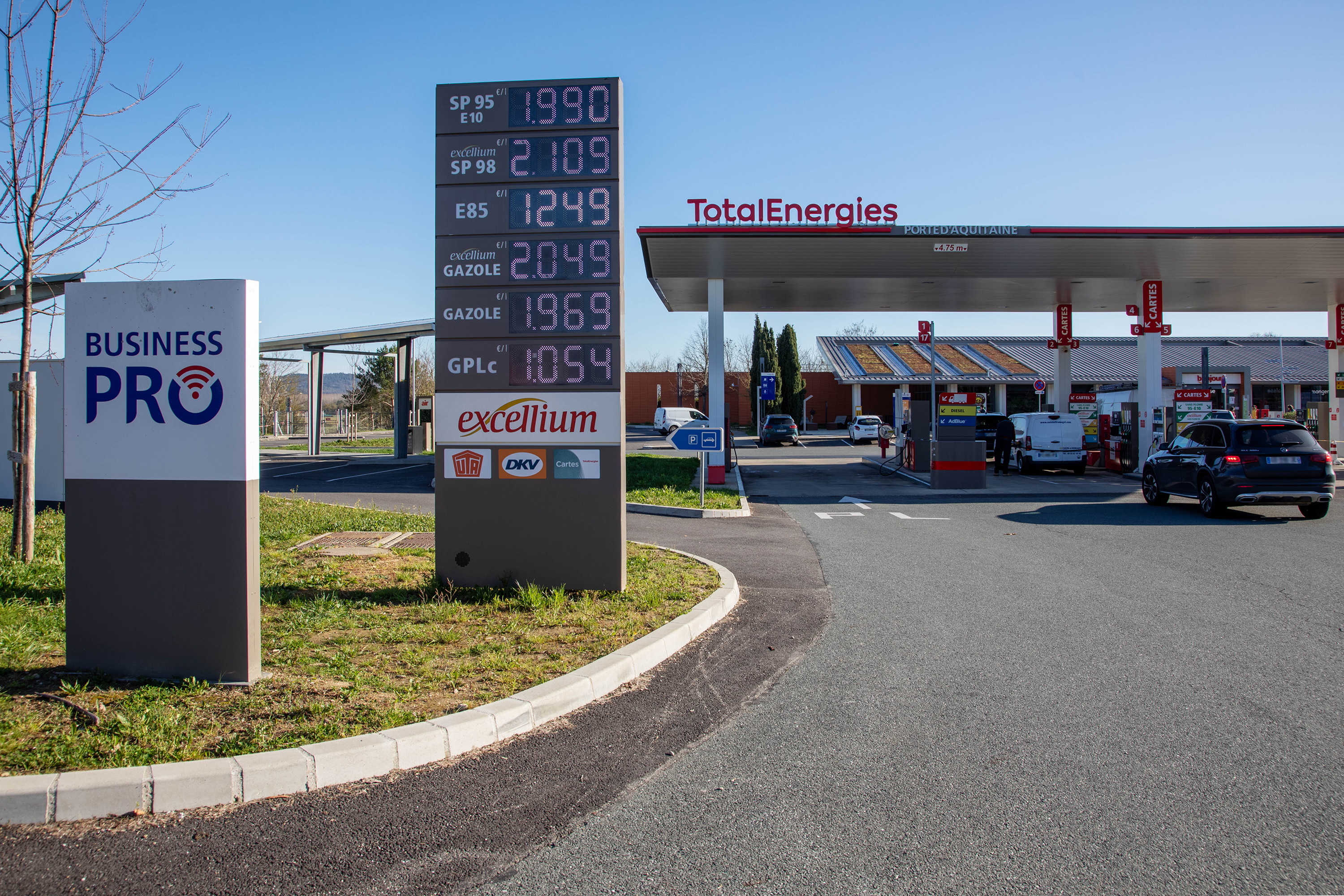 This is a picture representing NF088576 (FUELING) - REL.AGEN PORTE D'AQUITAINE