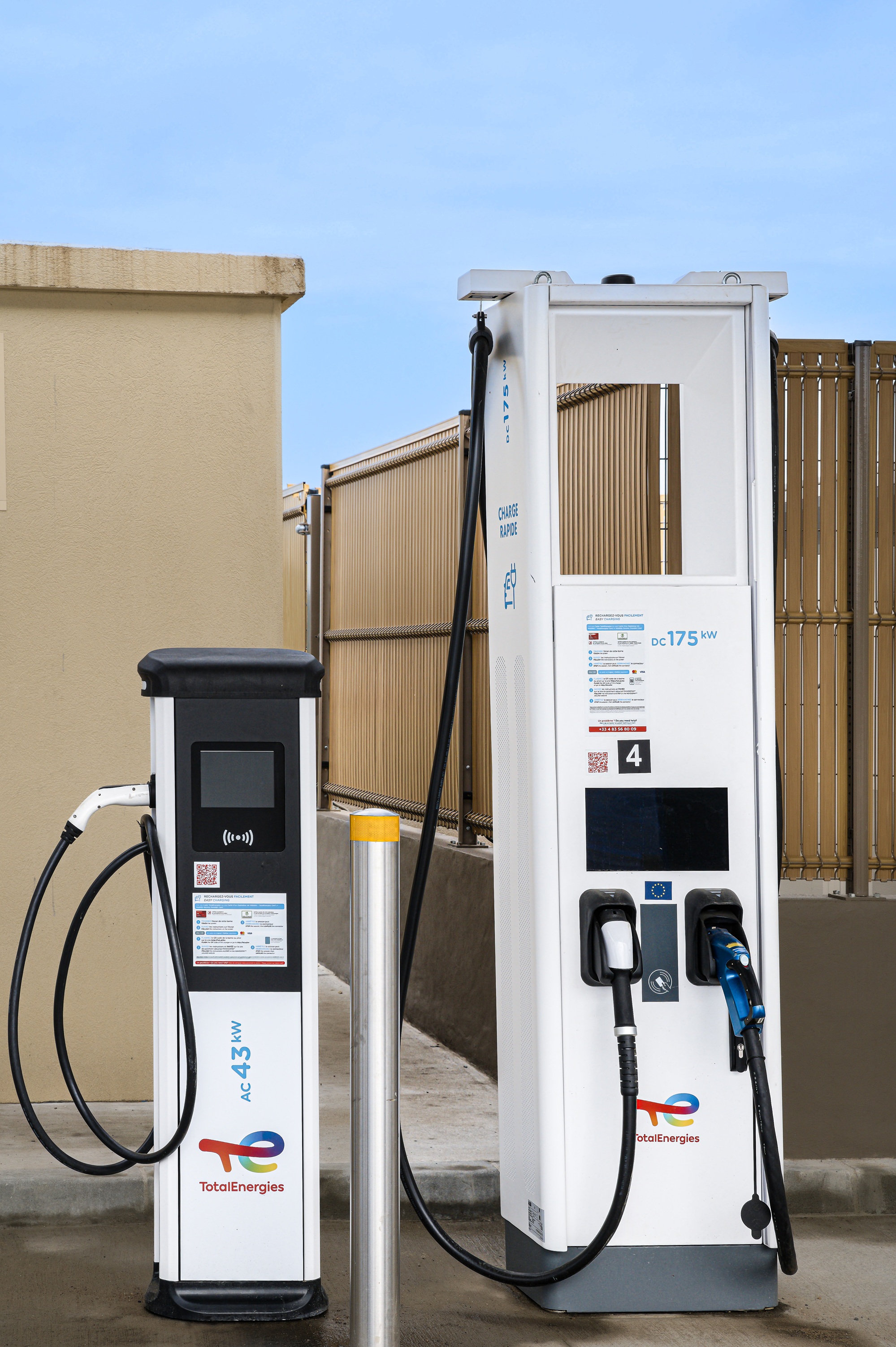 This is a picture representing NF070668 (FUELING) - REL.ROND POINT J. ROSE