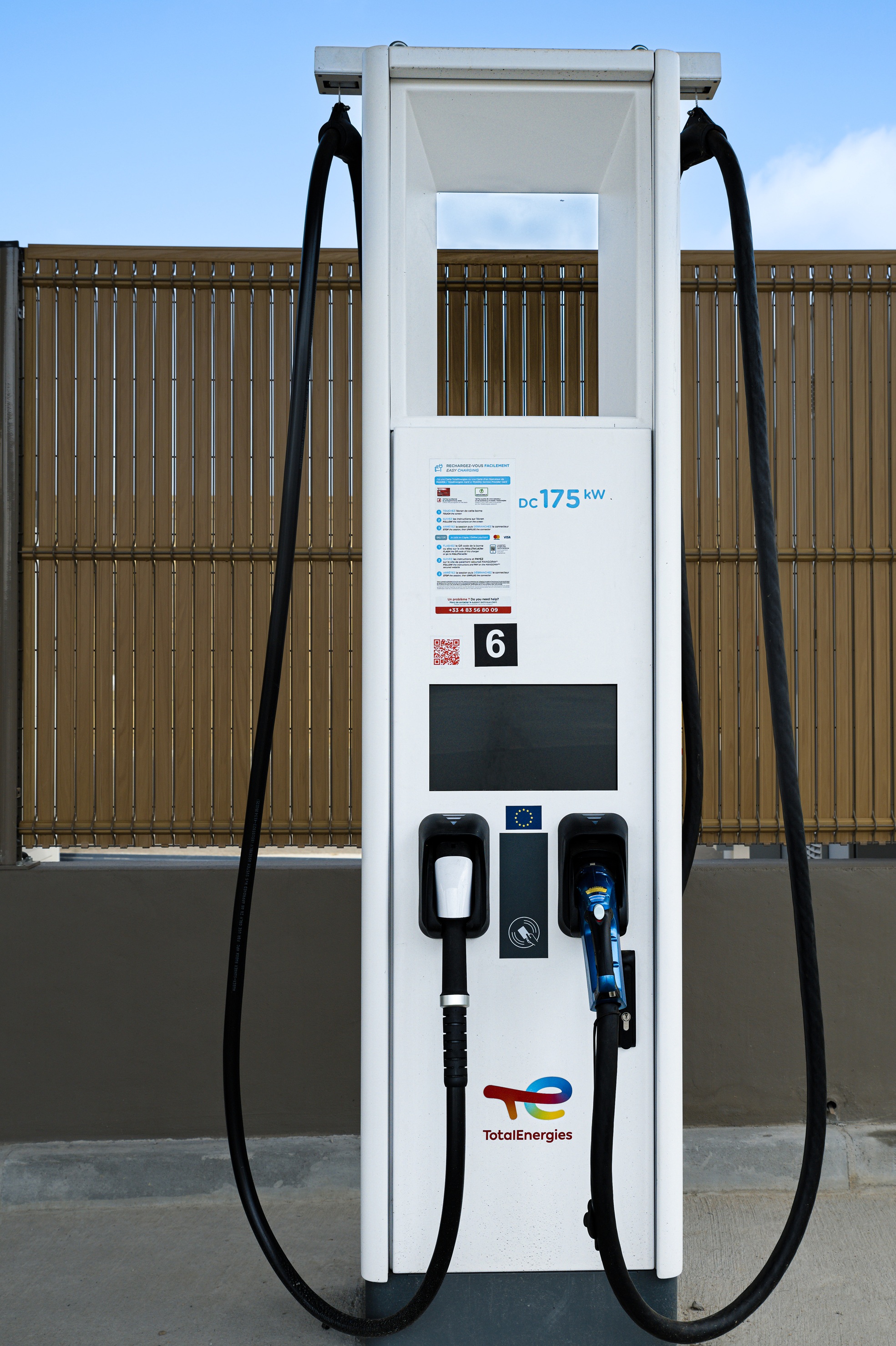 This is a picture representing NF070668 (FUELING) - REL.ROND POINT J. ROSE