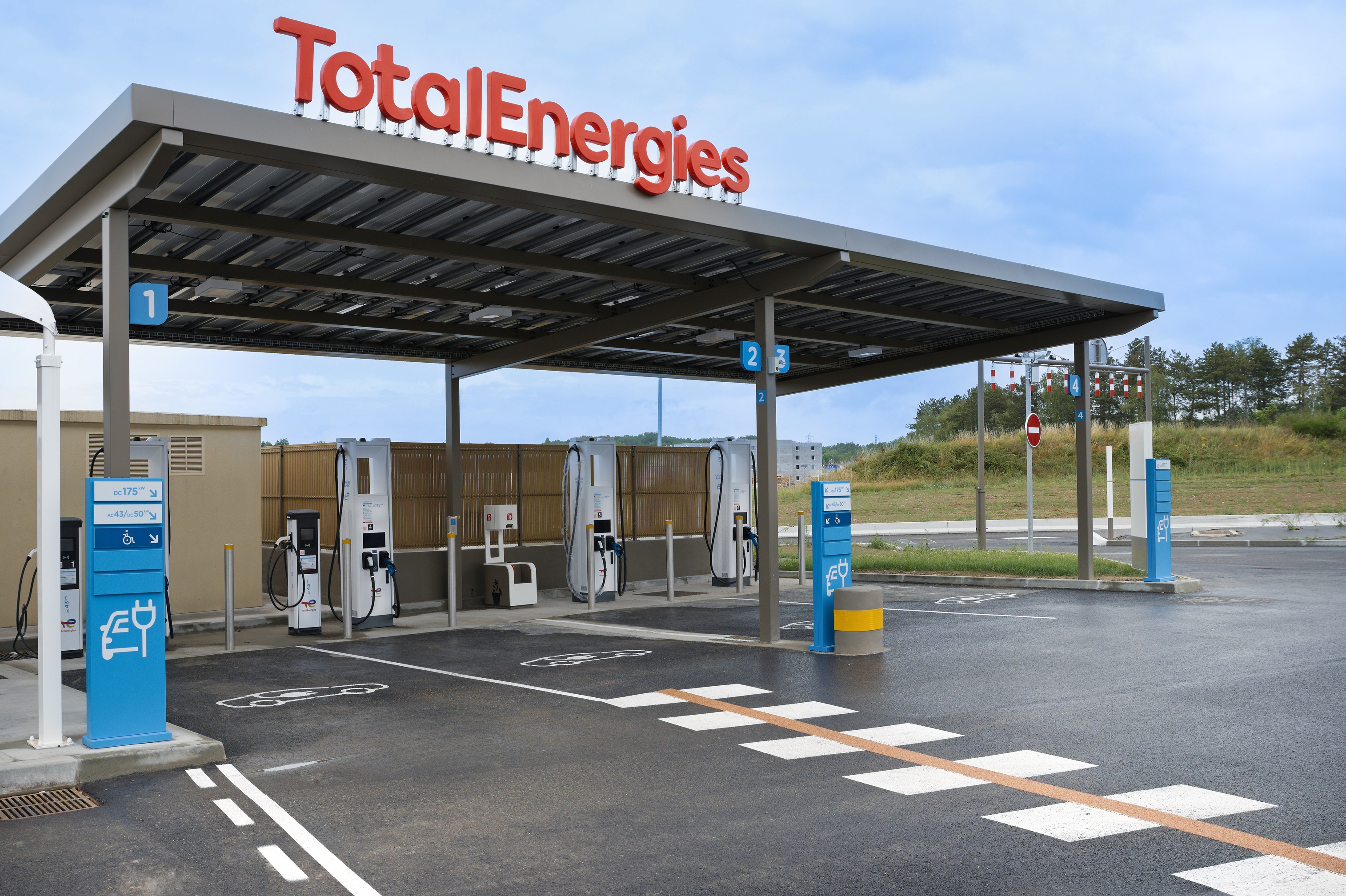 This is a picture representing NF070668 (FUELING) - REL.ROND POINT J. ROSE